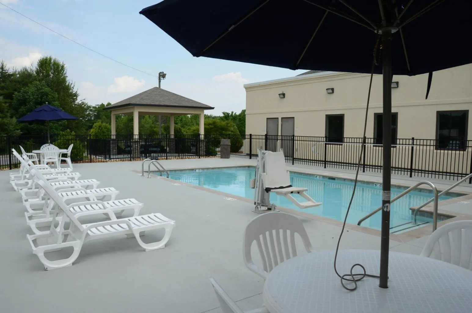 Swimming pool in Baymont by Wyndham Clarksville