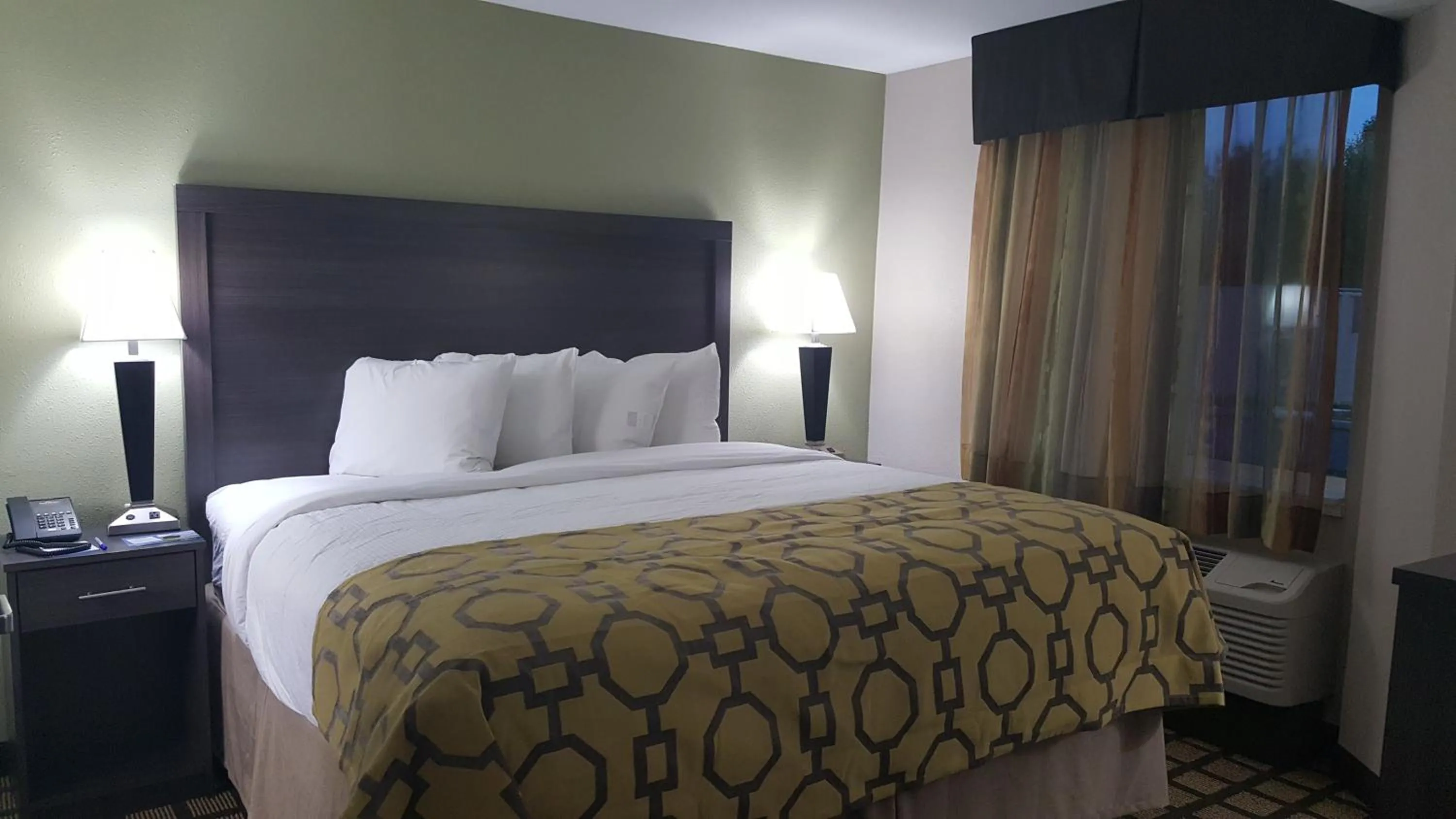 Bedroom, Bed in Baymont by Wyndham Clarksville