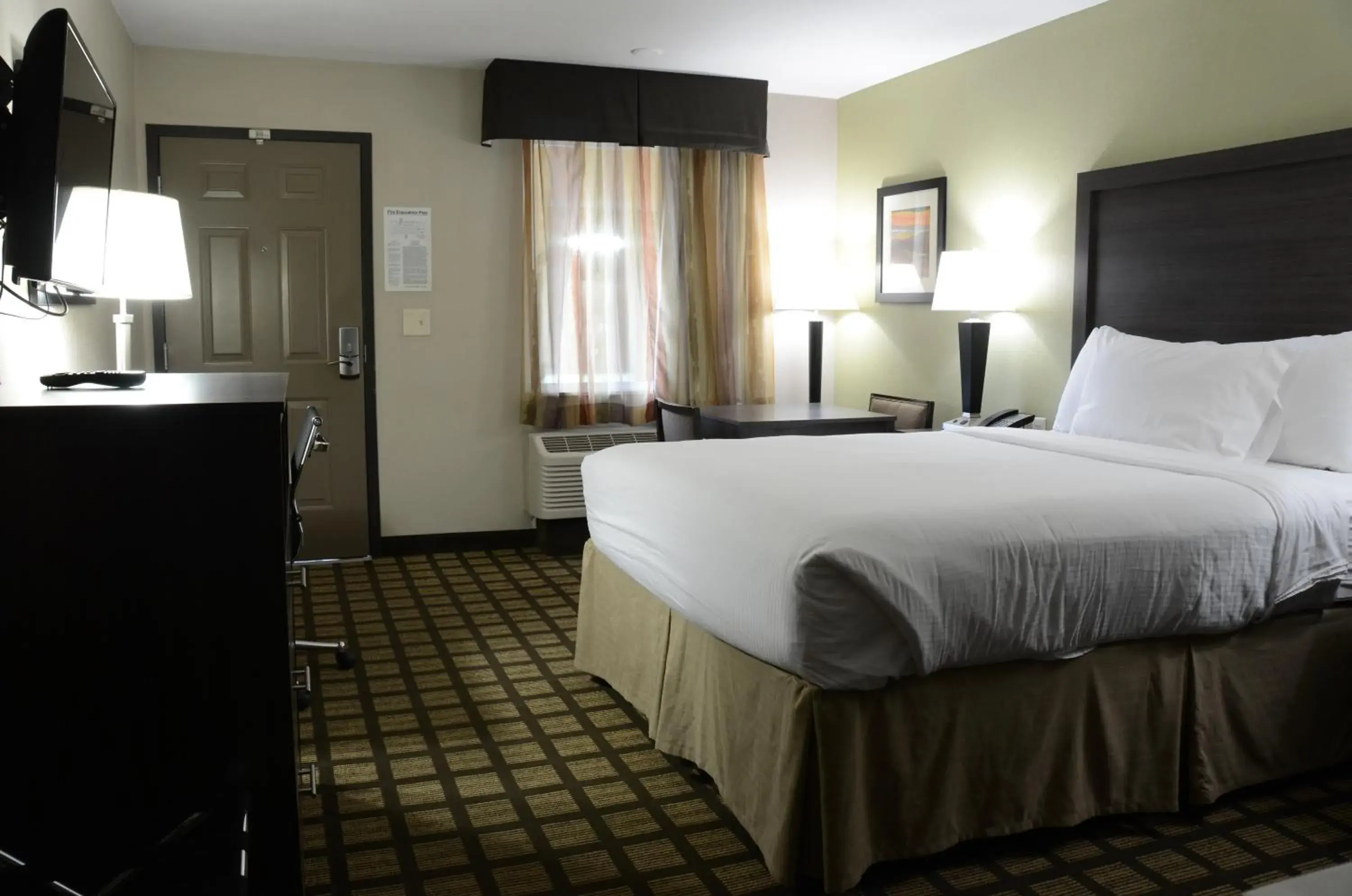 Queen Studio - Non-Smoking in Baymont by Wyndham Clarksville Queen Studio - Non-Smoking in Baymont by Wyndham Clarksville