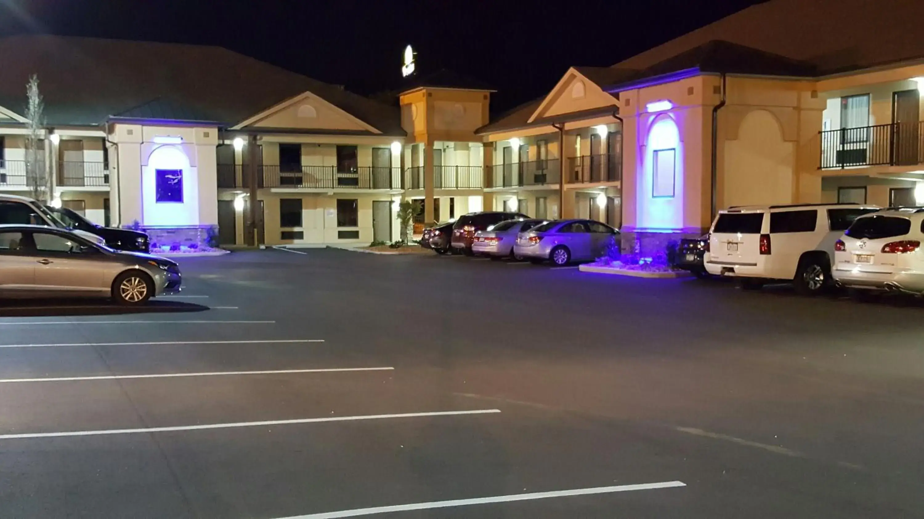 Property building in Baymont by Wyndham Clarksville Property building in Baymont by Wyndham Clarksville