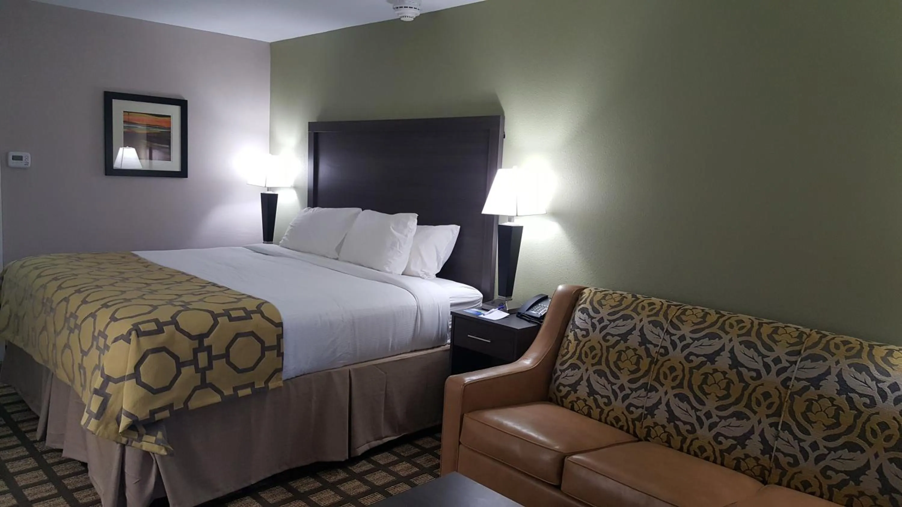 Photo of the whole room, Bed in Baymont by Wyndham Clarksville