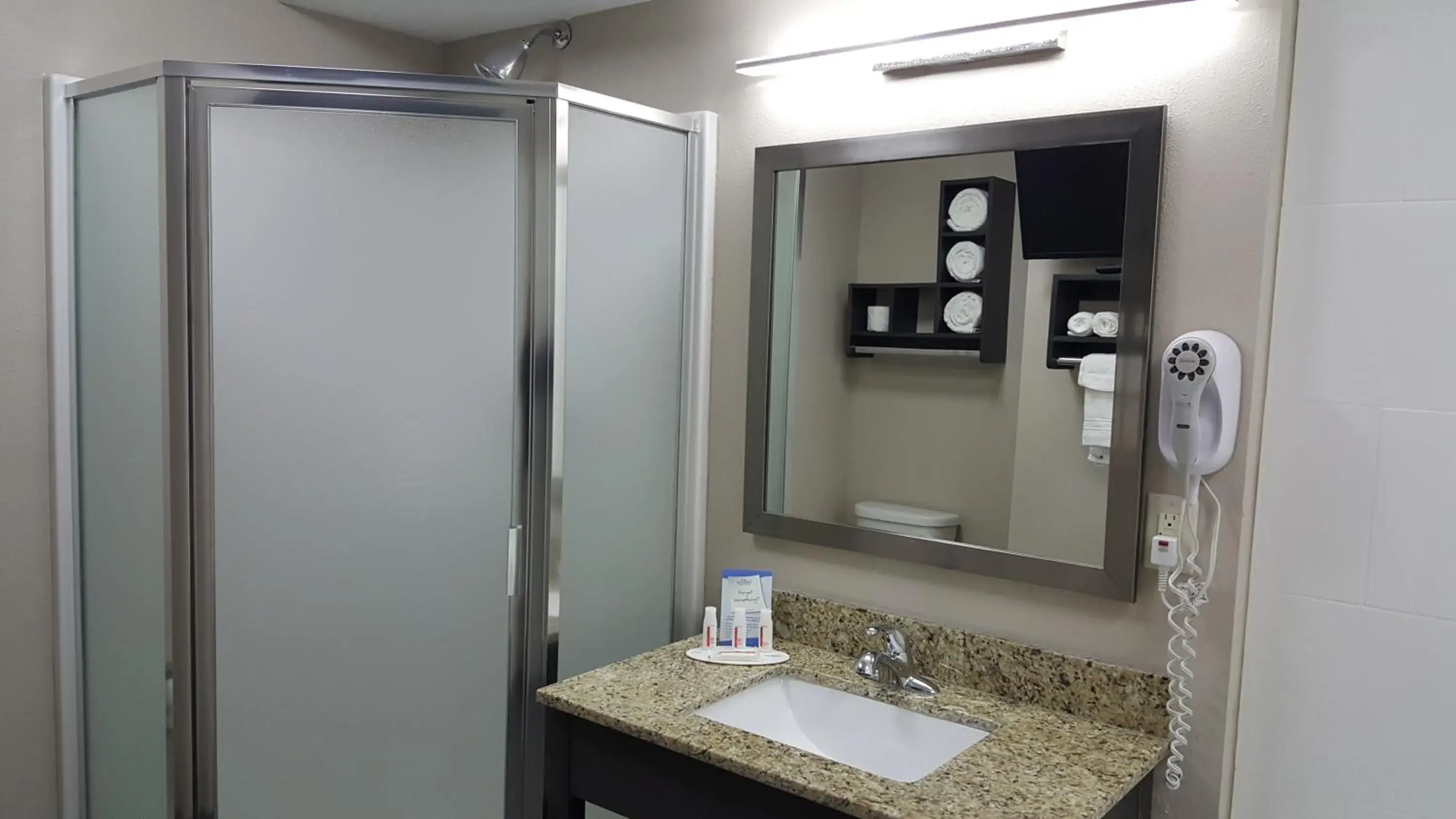 Business King Room - Hearing Impaired Access/Non-Smoking in Baymont by Wyndham Clarksville Business King Room - Hearing Impaired Access/Non-Smoking in Baymont by Wyndham Clarksville