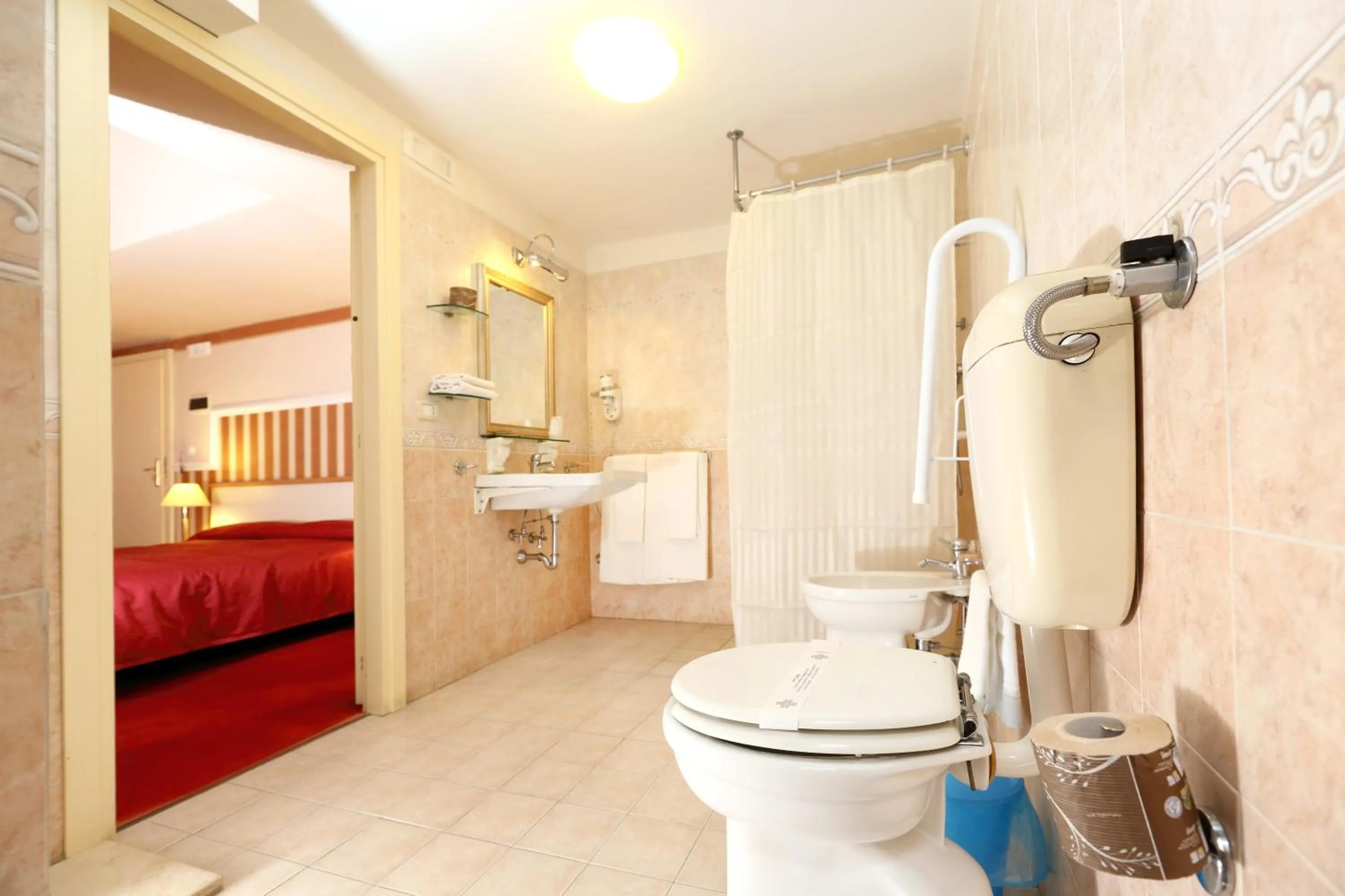 Bathroom, Bed in Catania Centro Rooms
