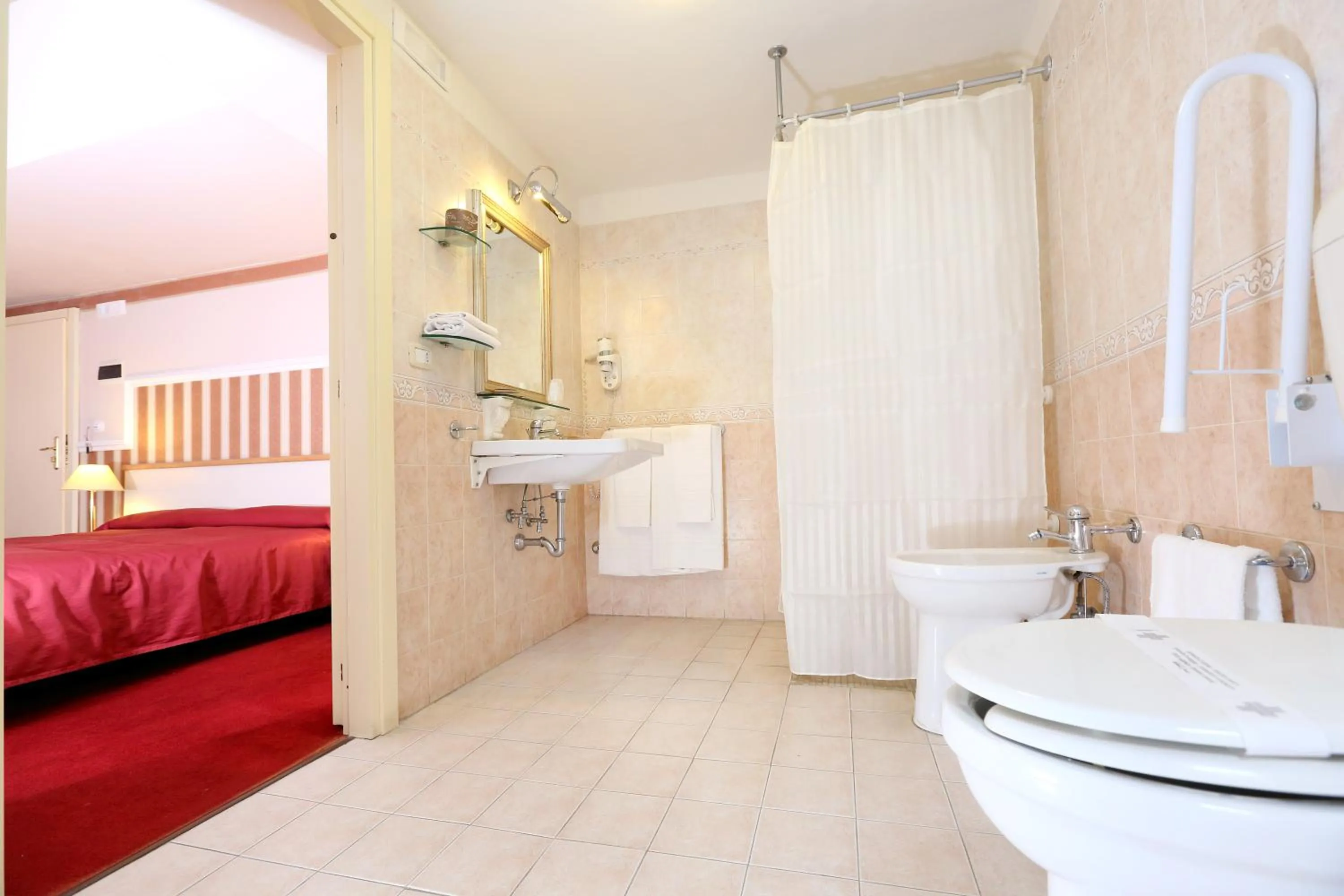 Bathroom, Bed in Catania Centro Rooms