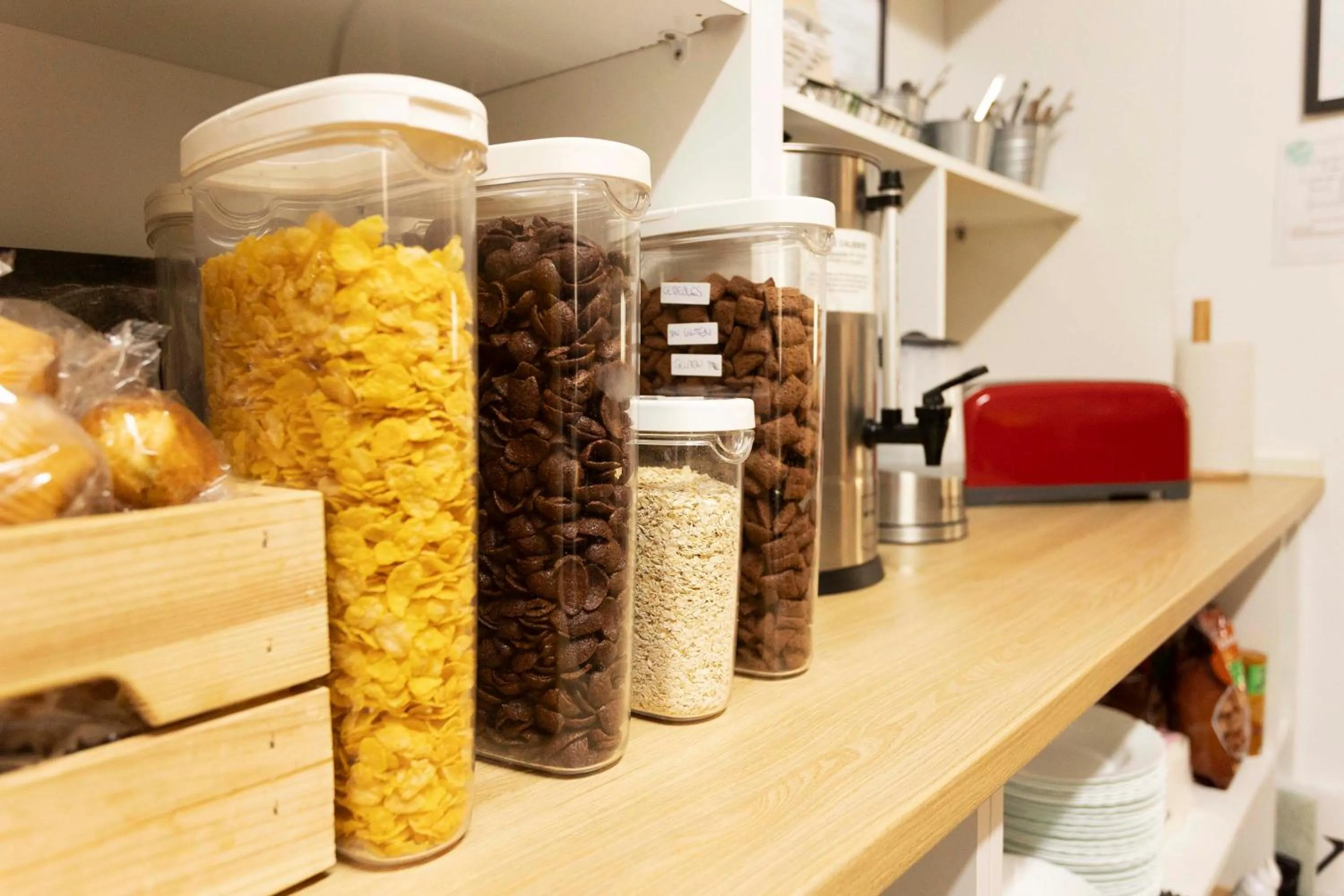 Communal kitchen in Green Hostel Oviedo