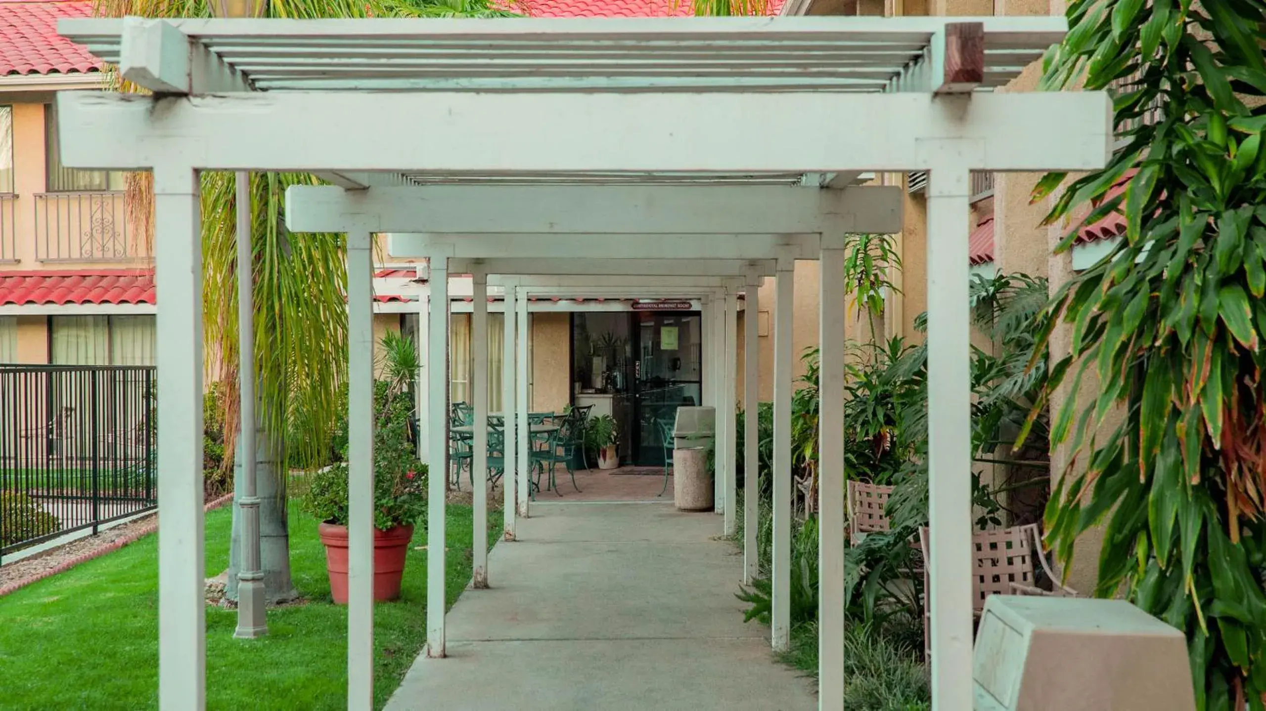 Property building in Studio 6 Anaheim Hills CA Property building in Studio 6 Anaheim Hills CA