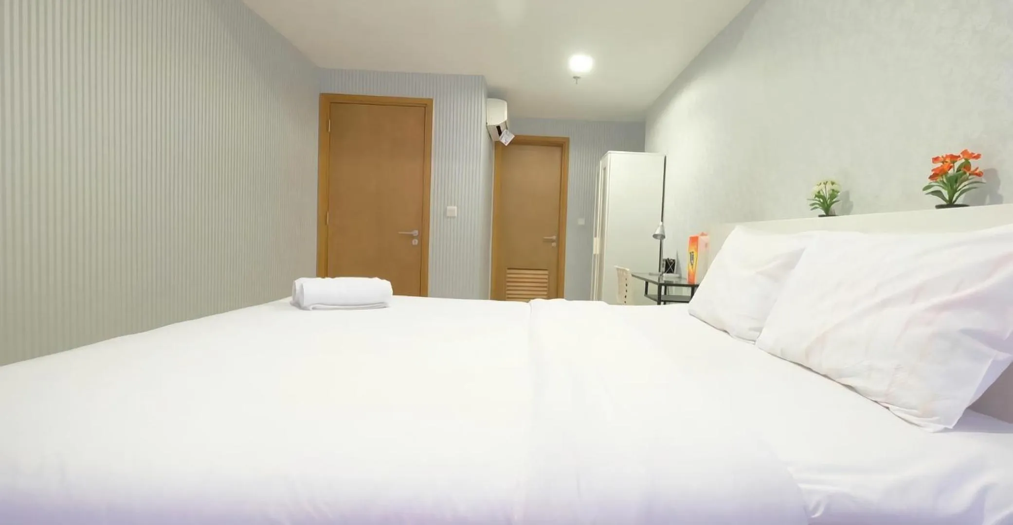 Bedroom, Bed in Cozy & Elegant The Mansion Jasmine Tower Capilano