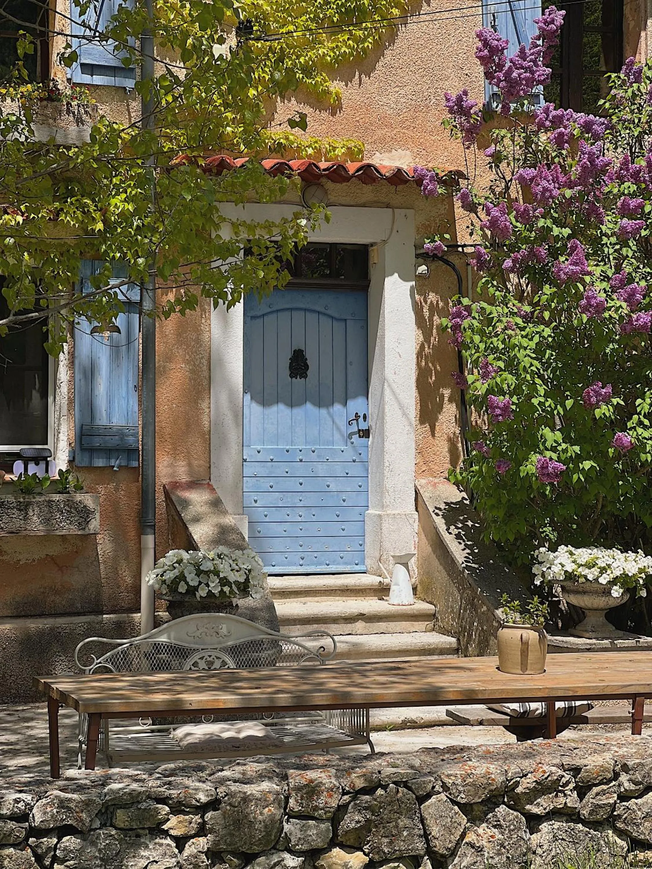 Property building in La Bastide des Pins