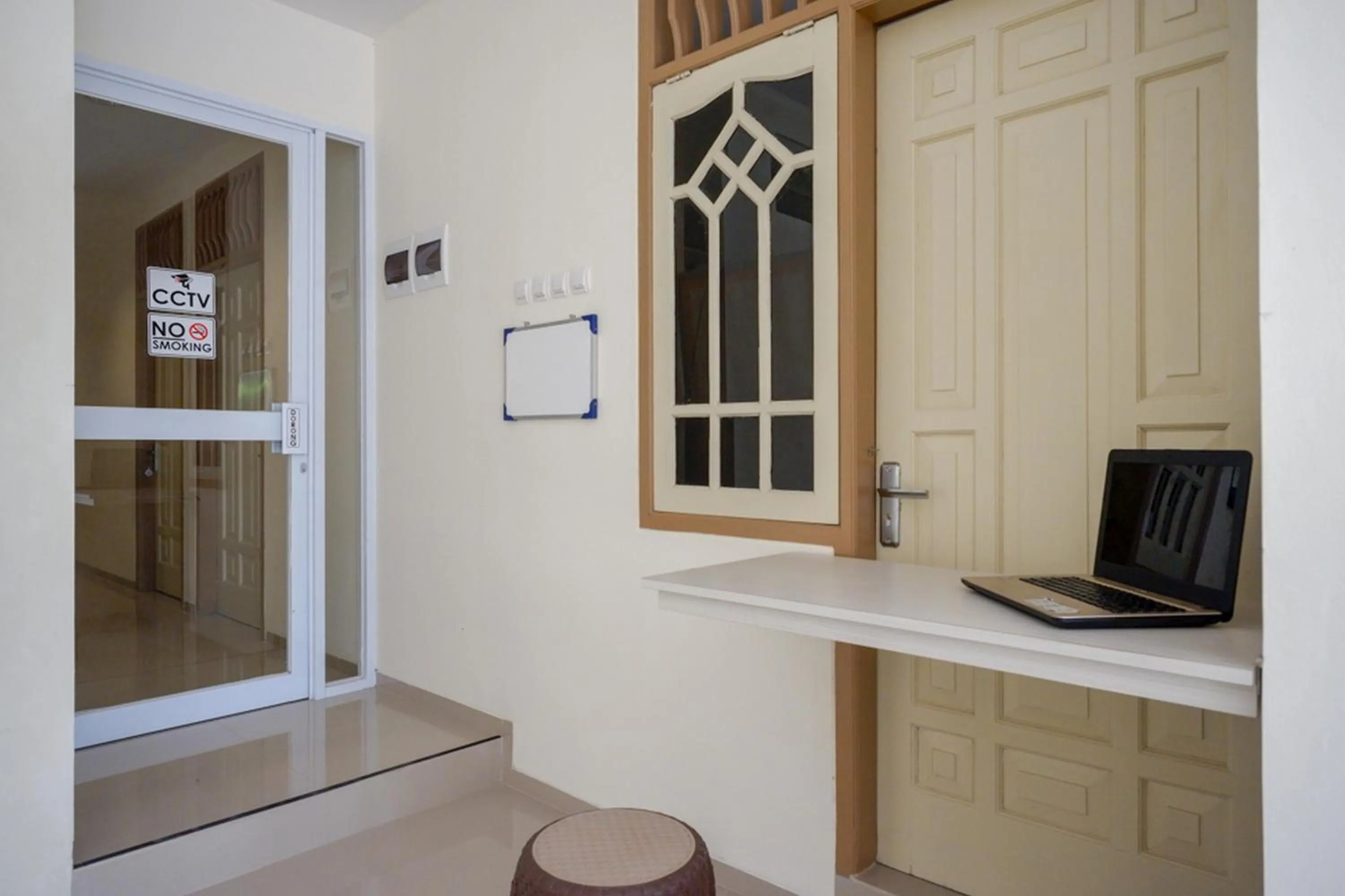 Lobby or reception in RedDoorz near Ambarrukmo Plaza Mall