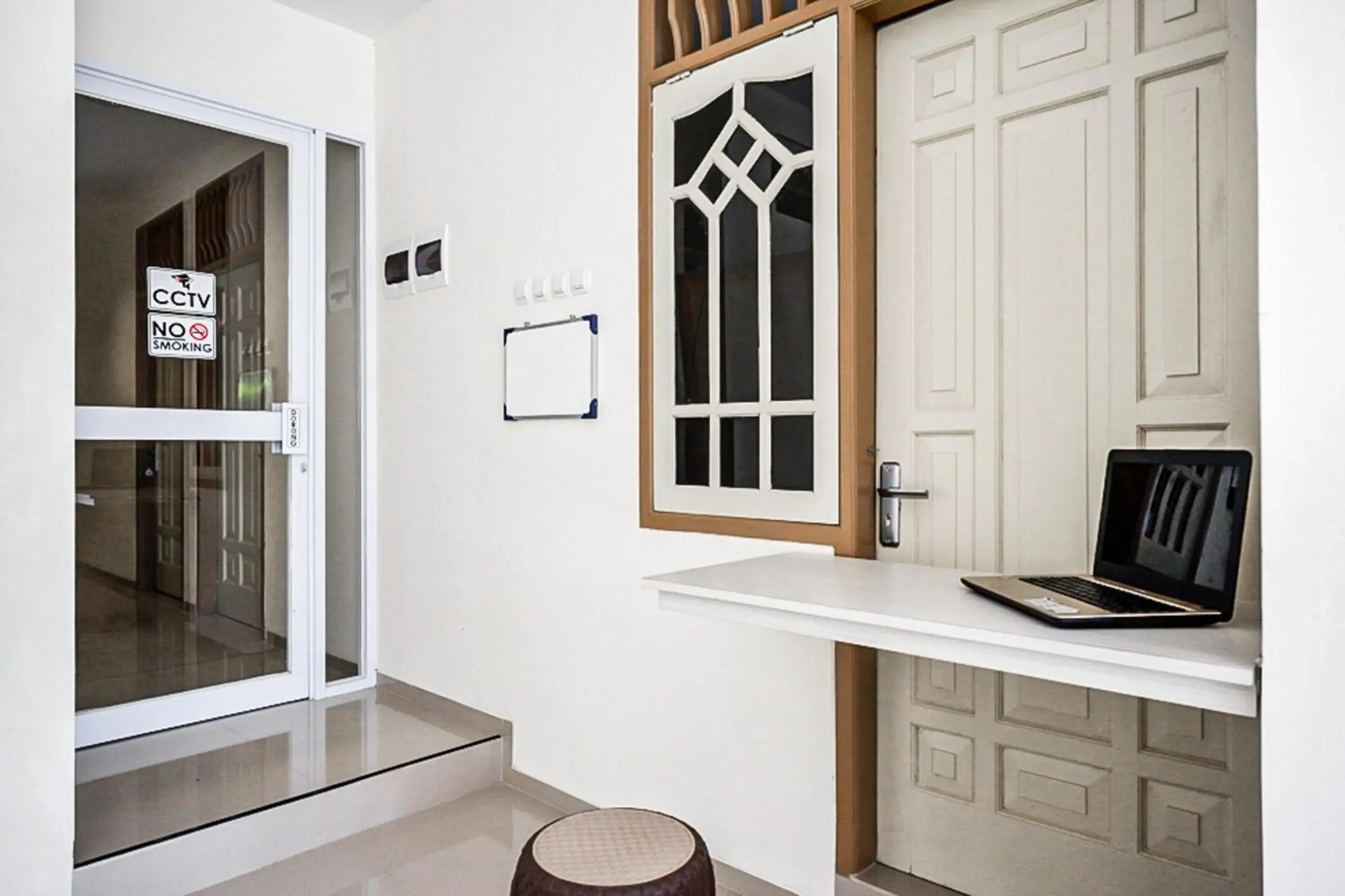 Lobby or reception in RedDoorz near Ambarrukmo Plaza Mall Lobby or reception in RedDoorz near Ambarrukmo Plaza Mall