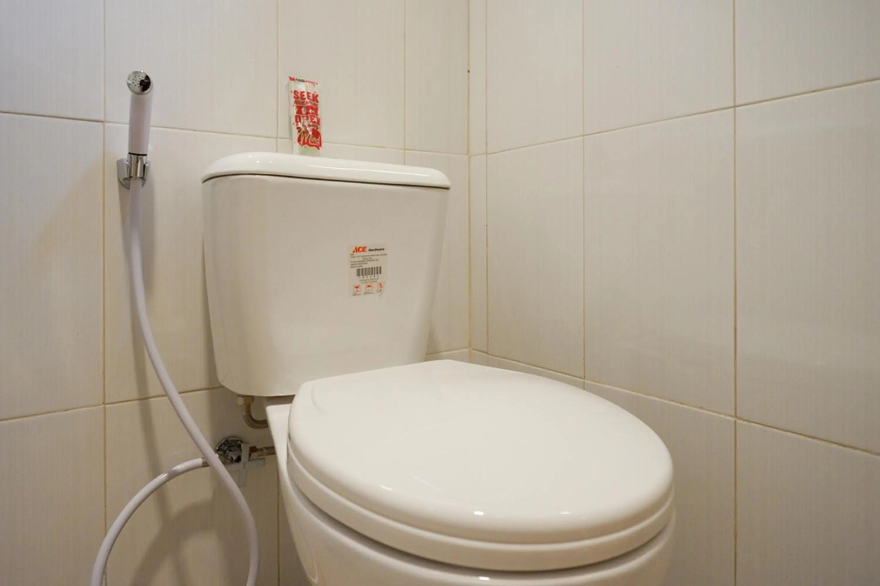 Bathroom in RedDoorz near Ambarrukmo Plaza Mall