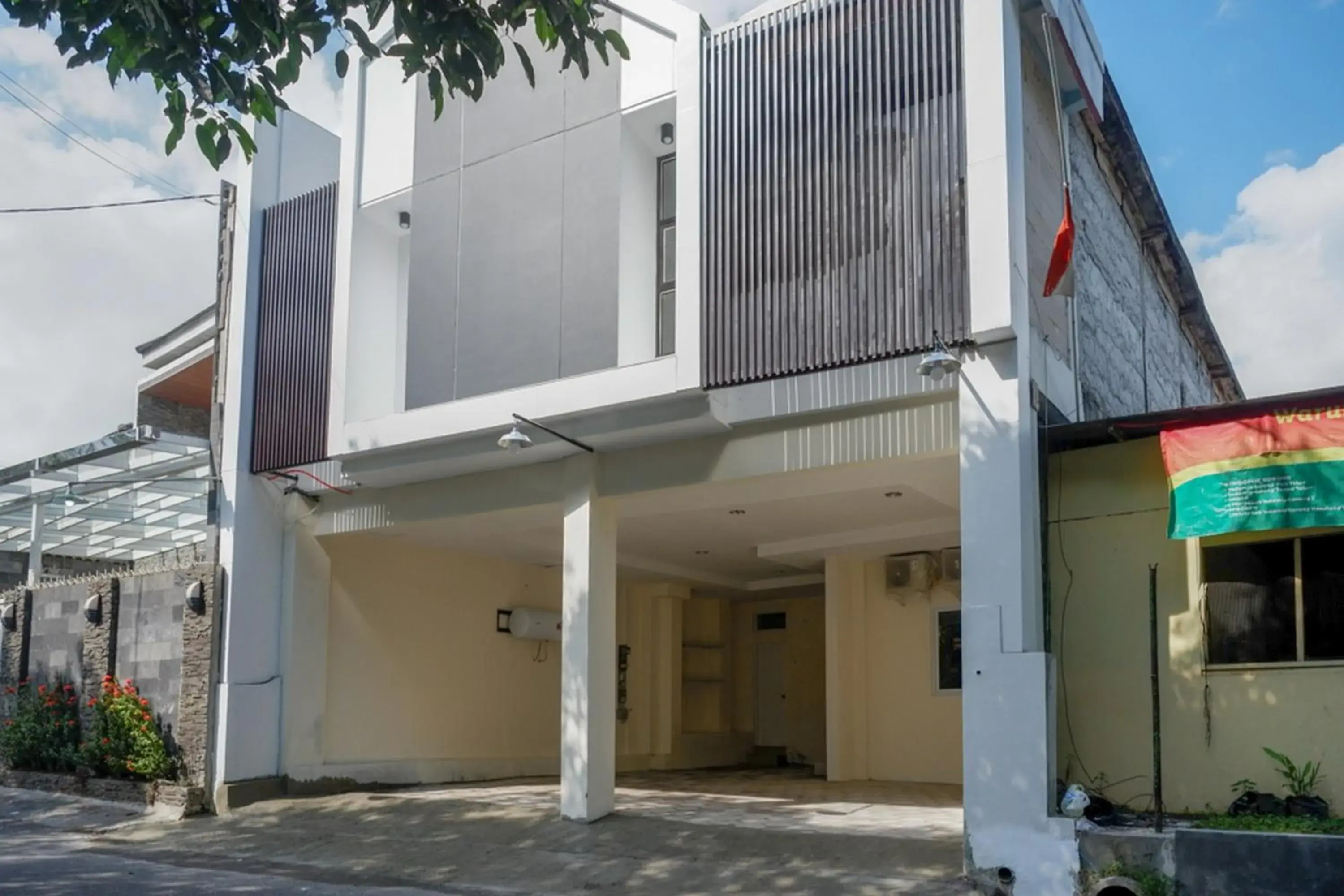 Property building in RedDoorz near Ambarrukmo Plaza Mall Property building in RedDoorz near Ambarrukmo Plaza Mall