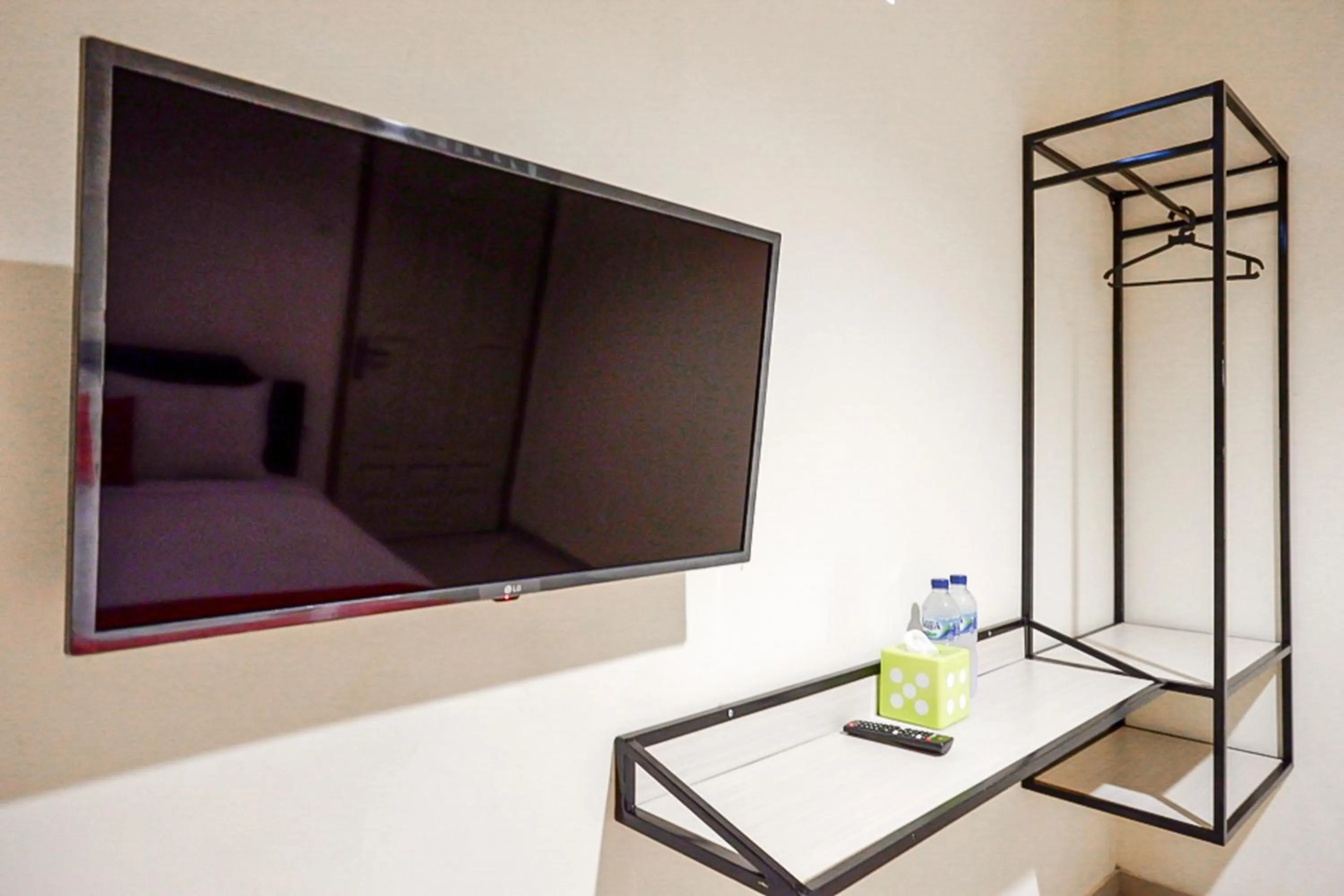 TV and multimedia in RedDoorz near Ambarrukmo Plaza Mall