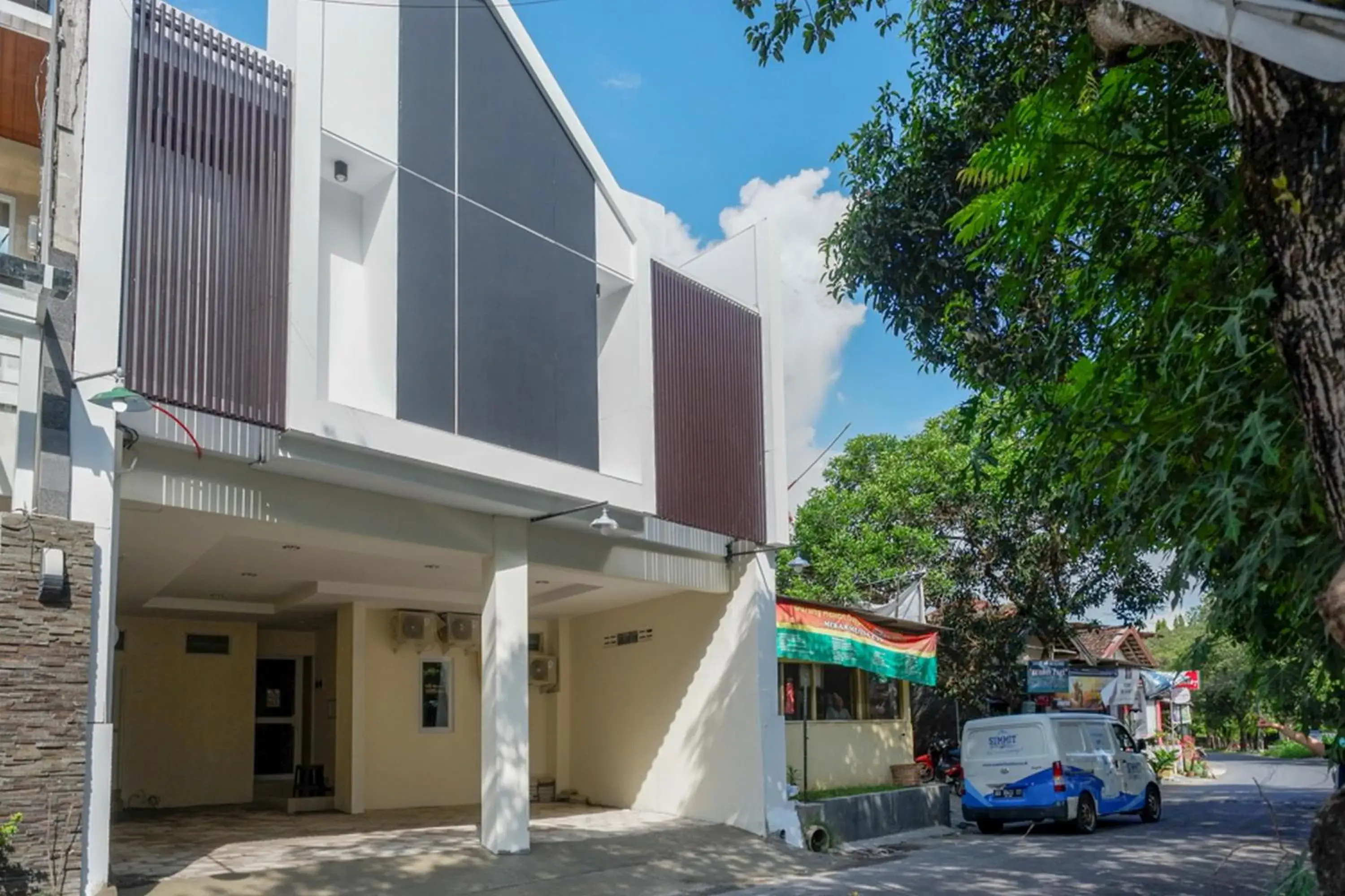 Property building in RedDoorz near Ambarrukmo Plaza Mall Property building in RedDoorz near Ambarrukmo Plaza Mall