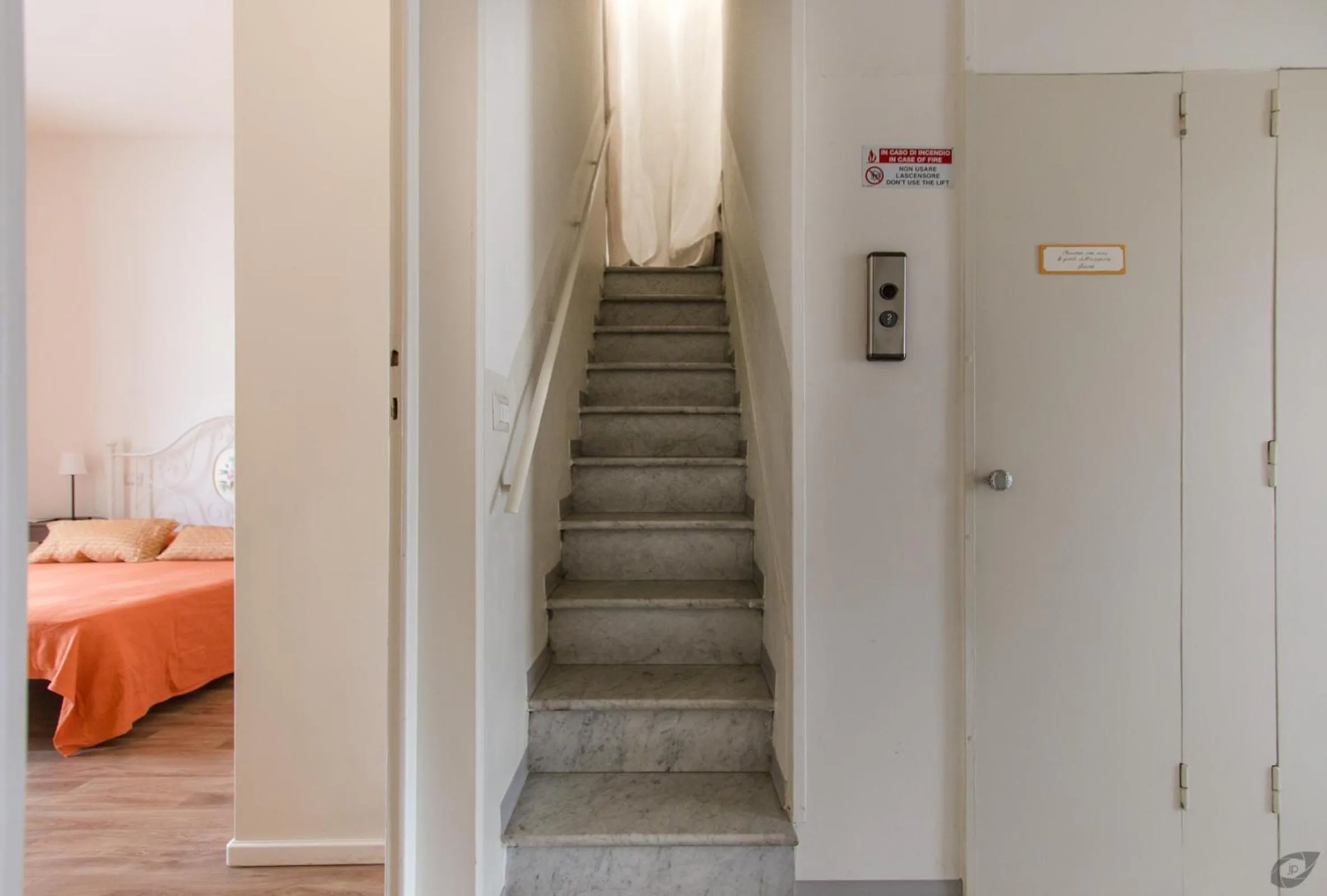 Attico con 2 camere in Via Vespucci