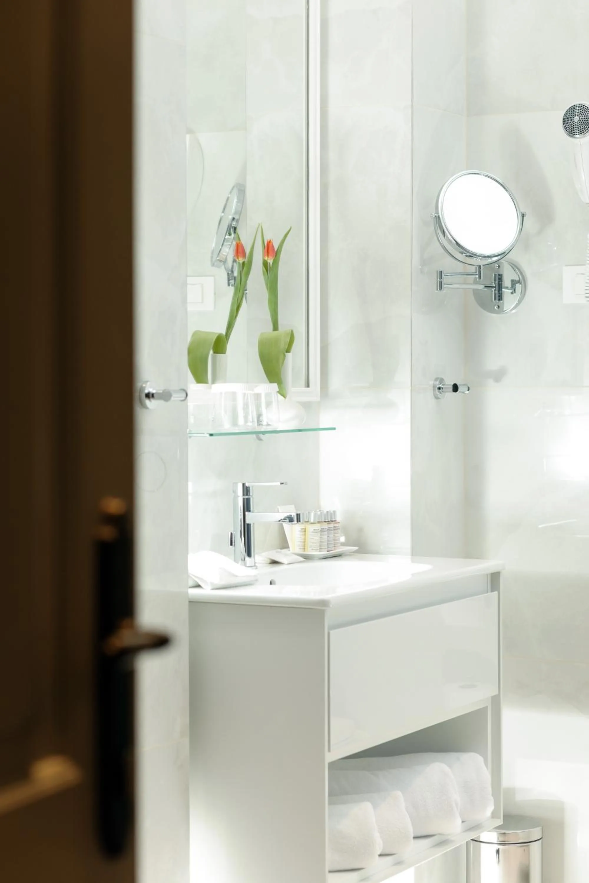 Shower in Heritage hotel Santa Lucia