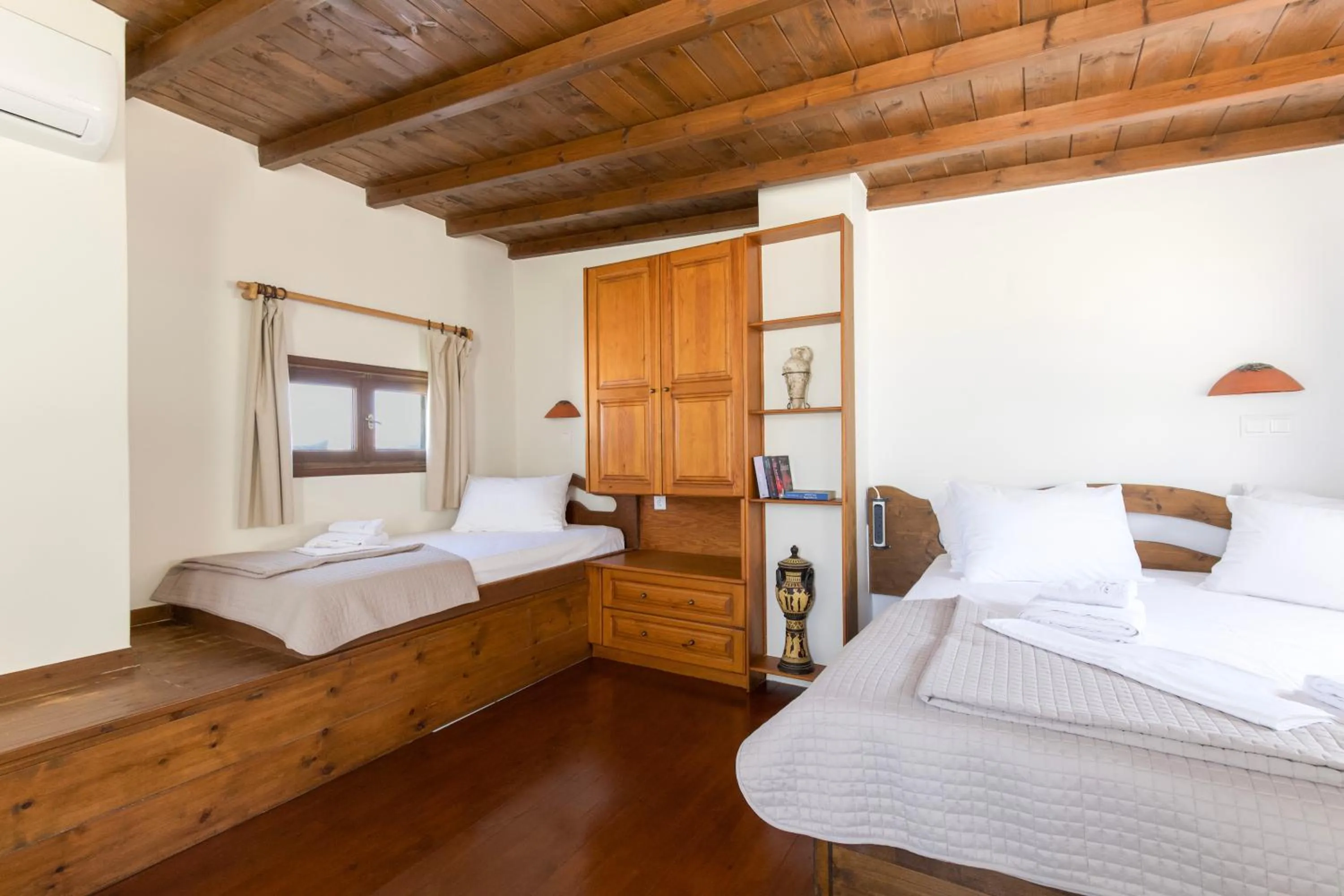 Bed in Crystal Dreams