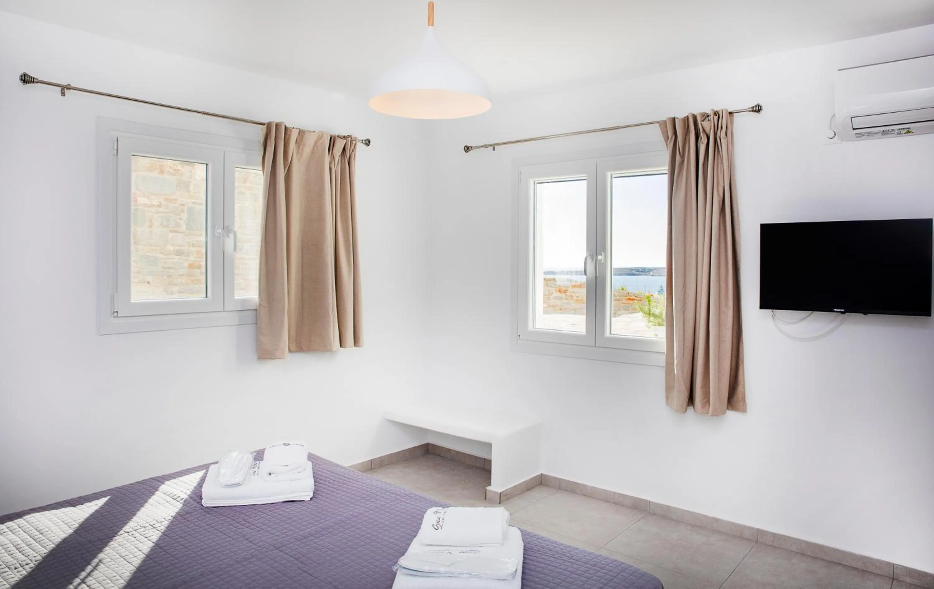 Bedroom, Bed in Crystal Dreams