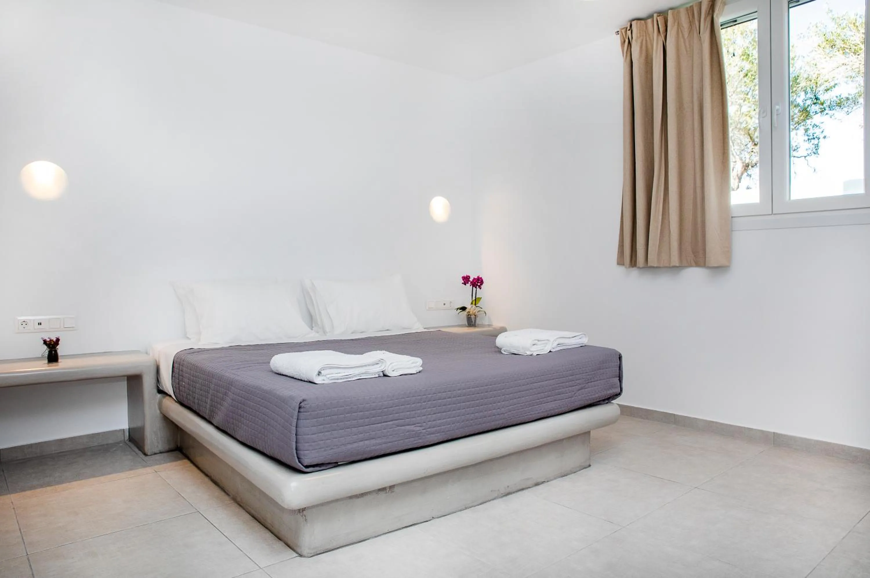 Bed in Crystal Dreams