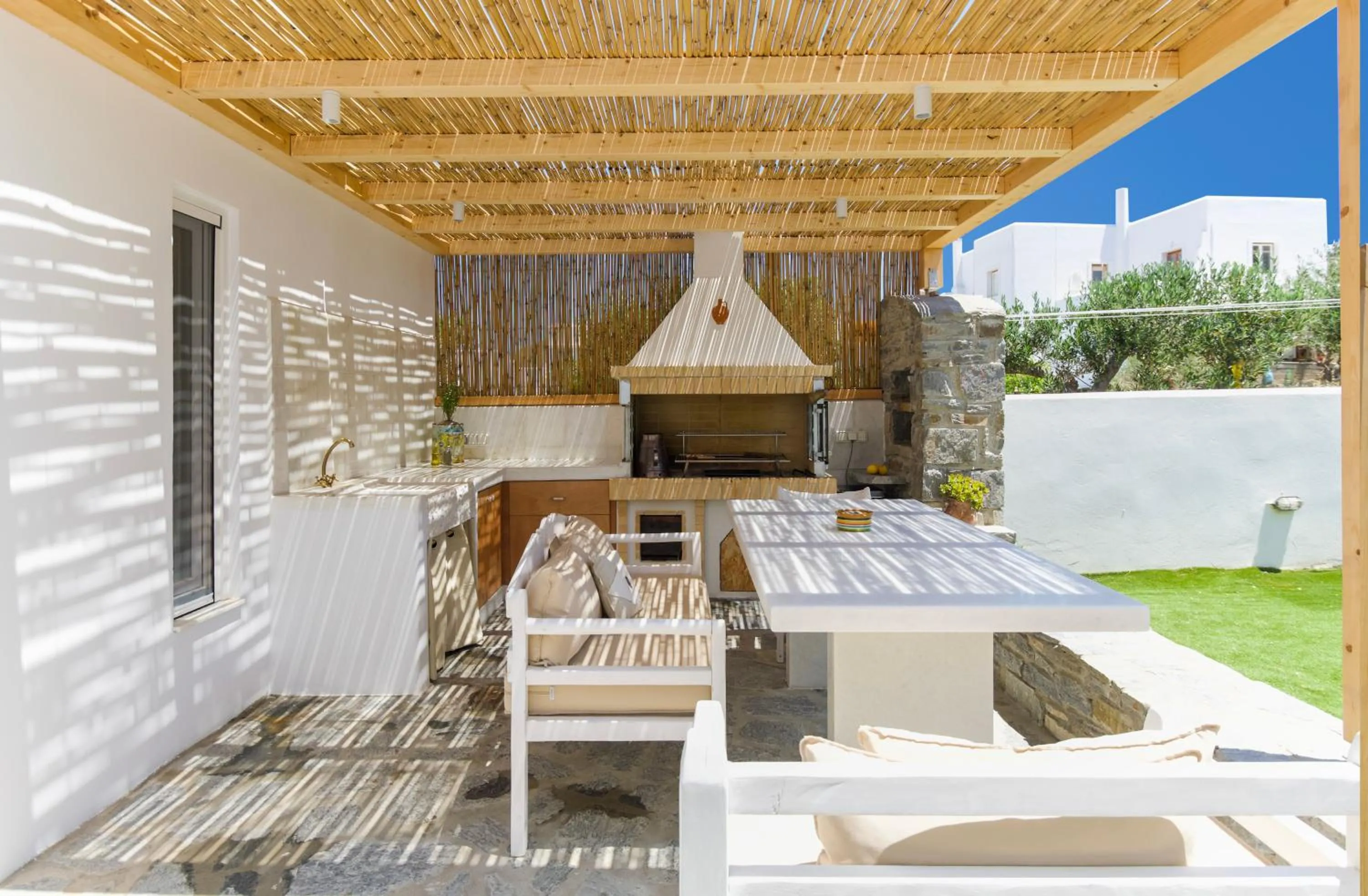 BBQ facilities in Crystal Dreams