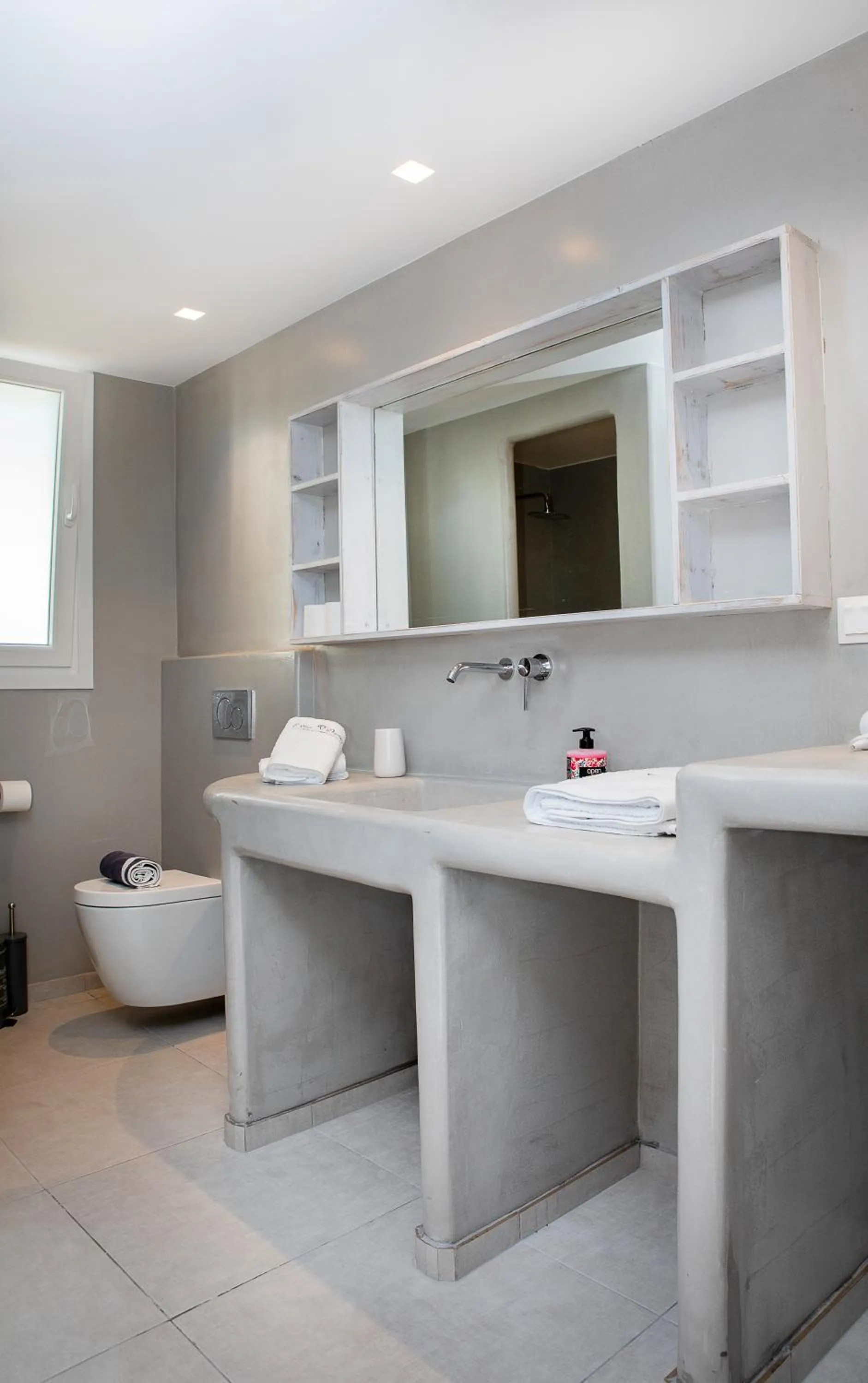 Toilet in Crystal Dreams