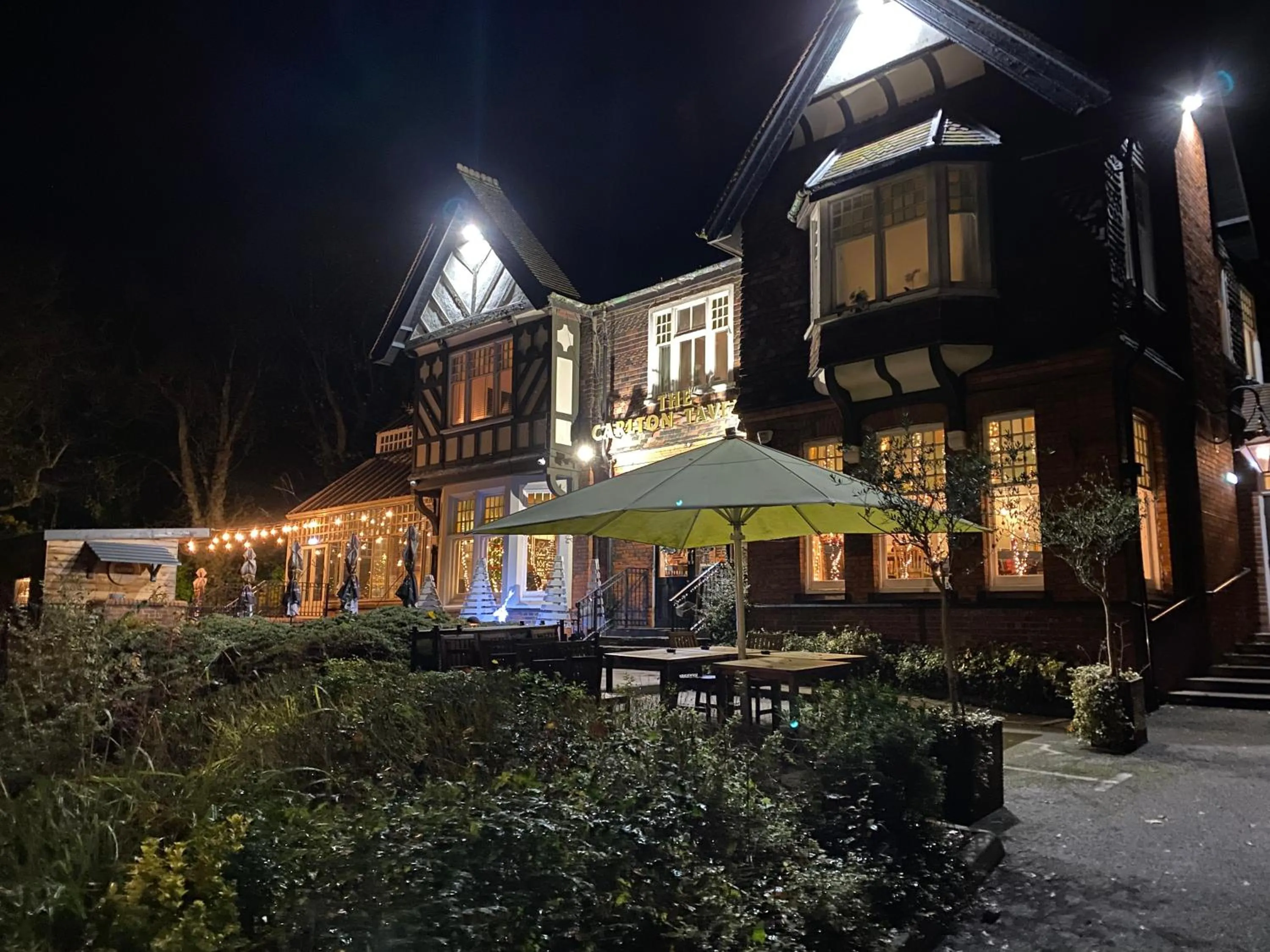 Property building in The lodge at Carlton tavern free parking