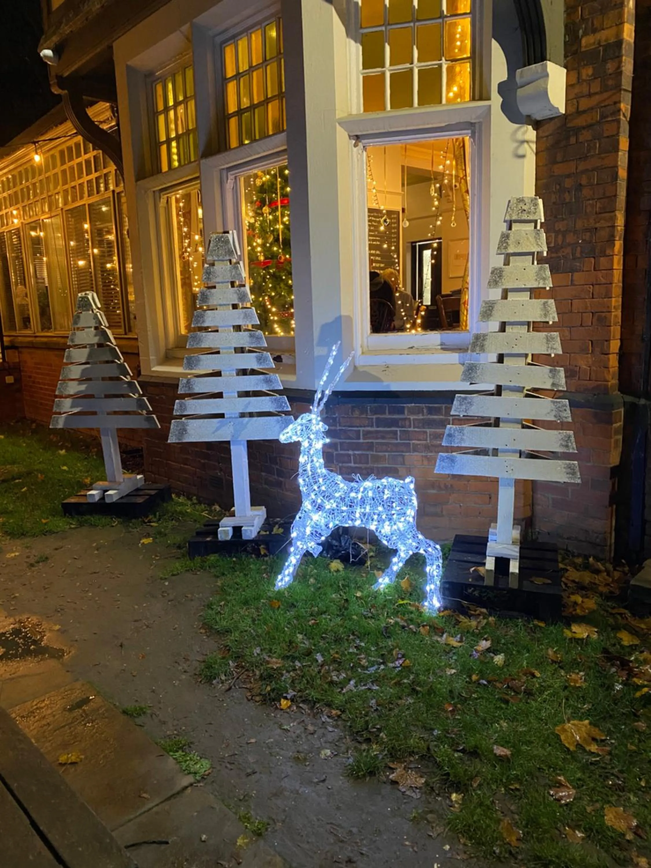 The lodge at Carlton tavern free parking