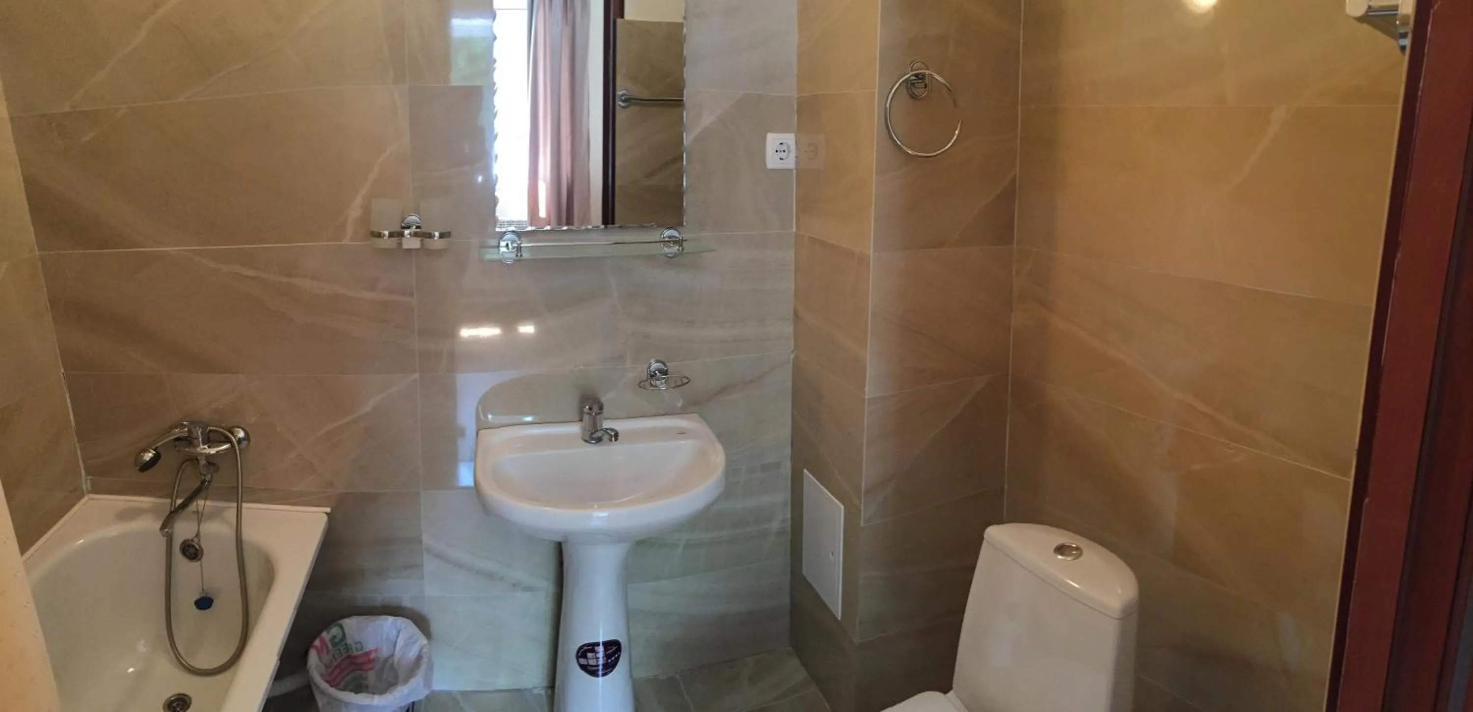 Family Room with Bath in Fiveseasons