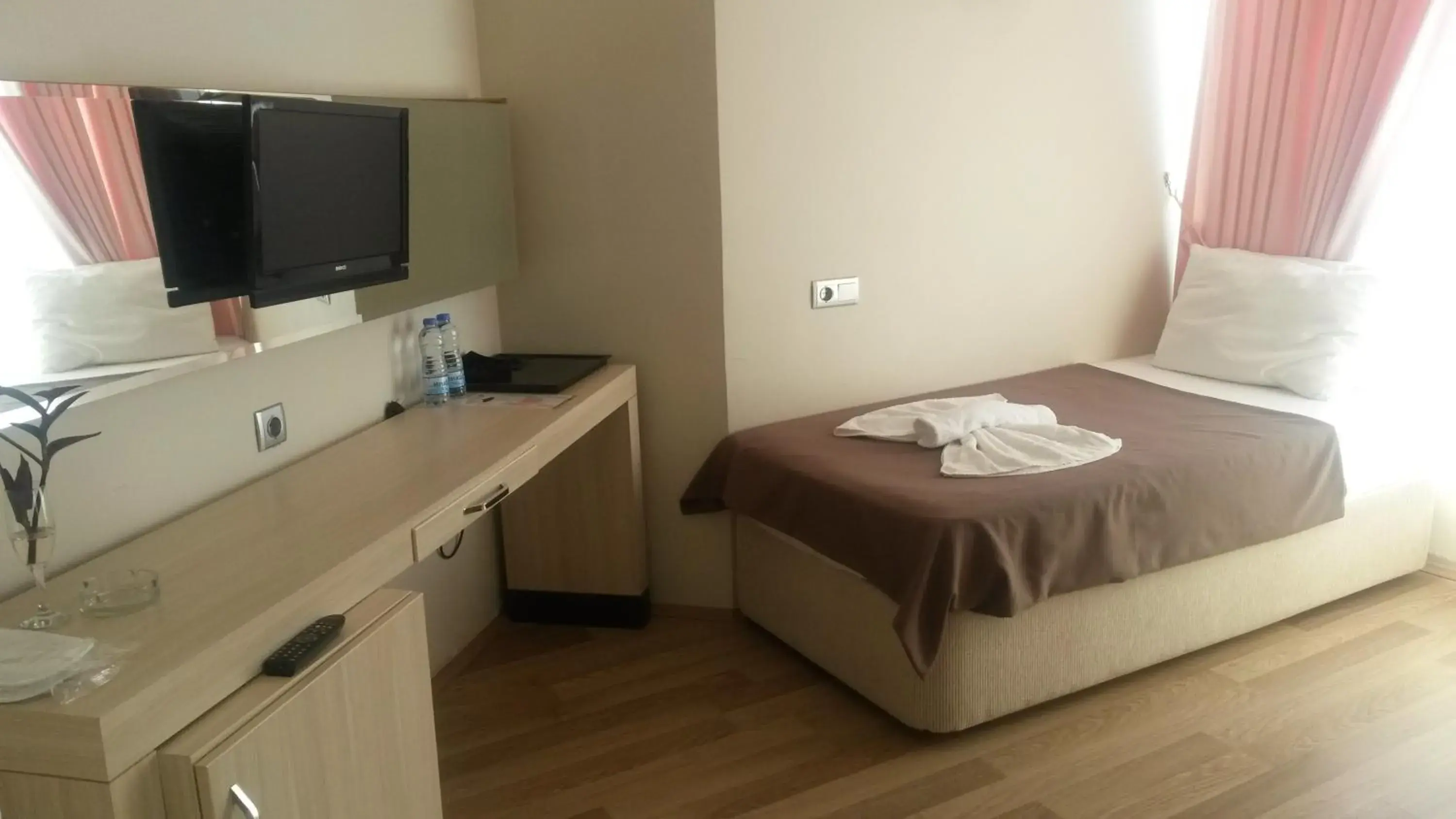 Bed, TV/Entertainment Center in Winecity Hotel Bed, TV/Entertainment Center in Winecity Hotel