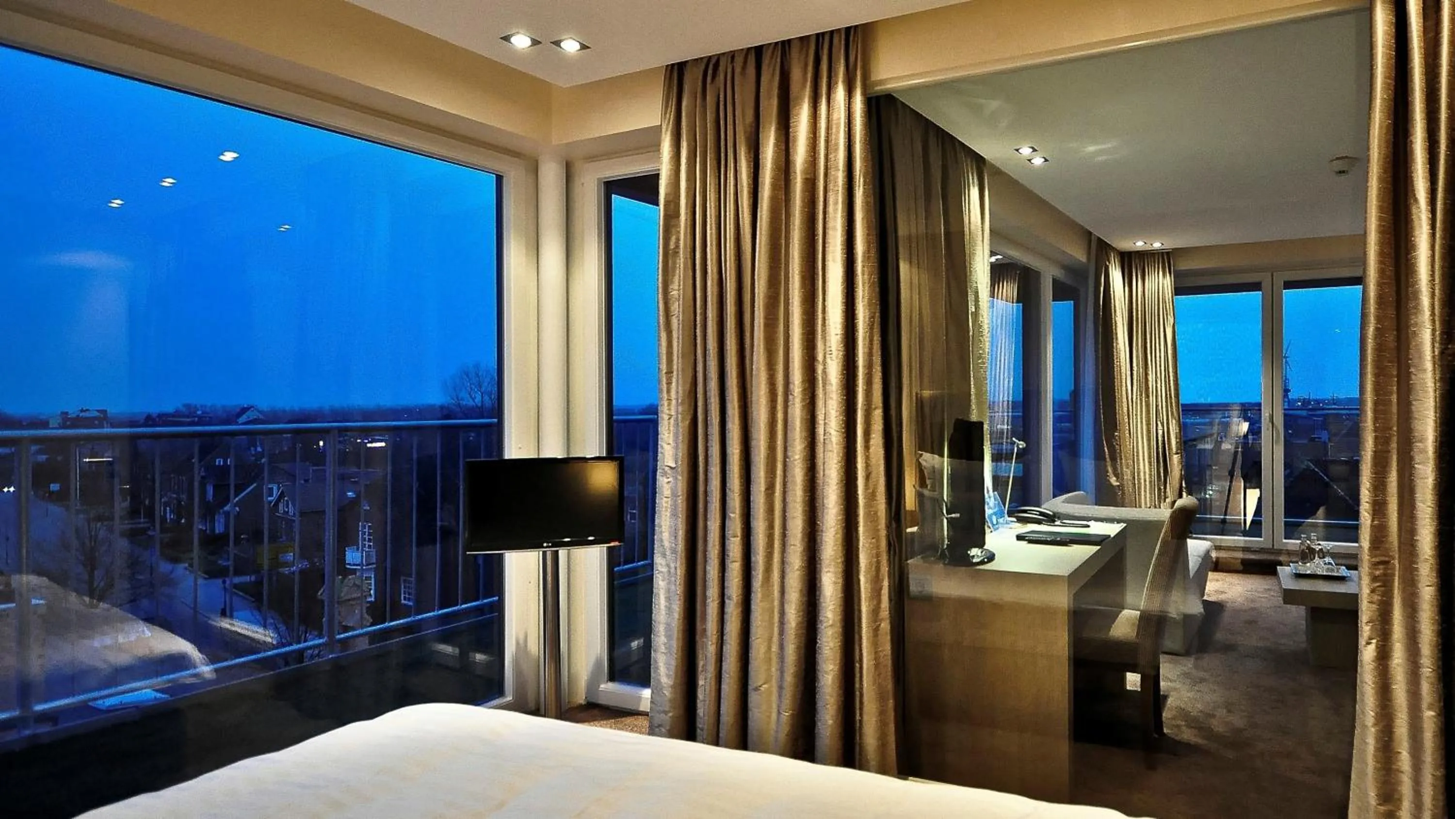 TV and multimedia, Bed in Thomas Hotel Spa & Lifestyle