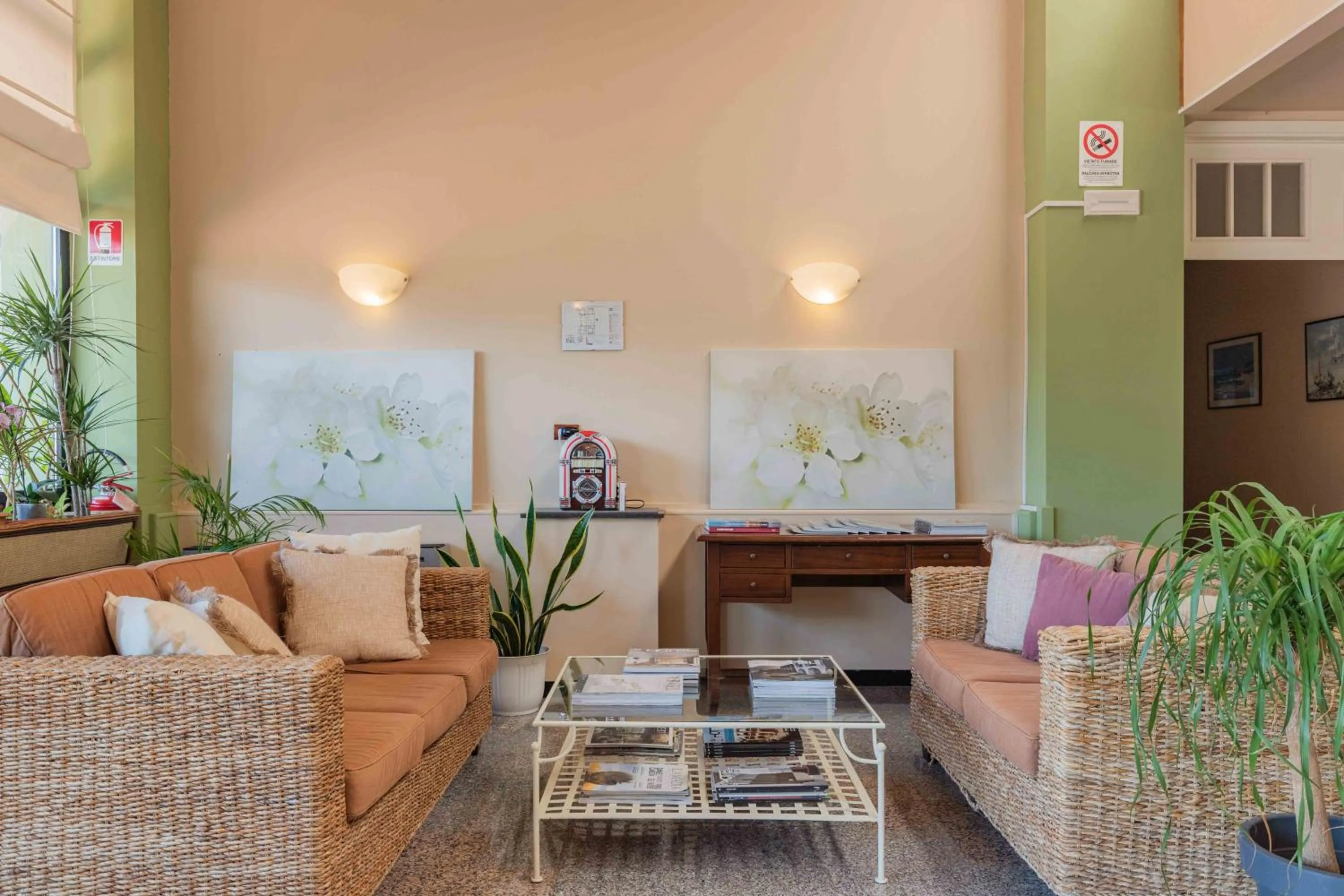 Seating area in Hotel Riva Etrusca