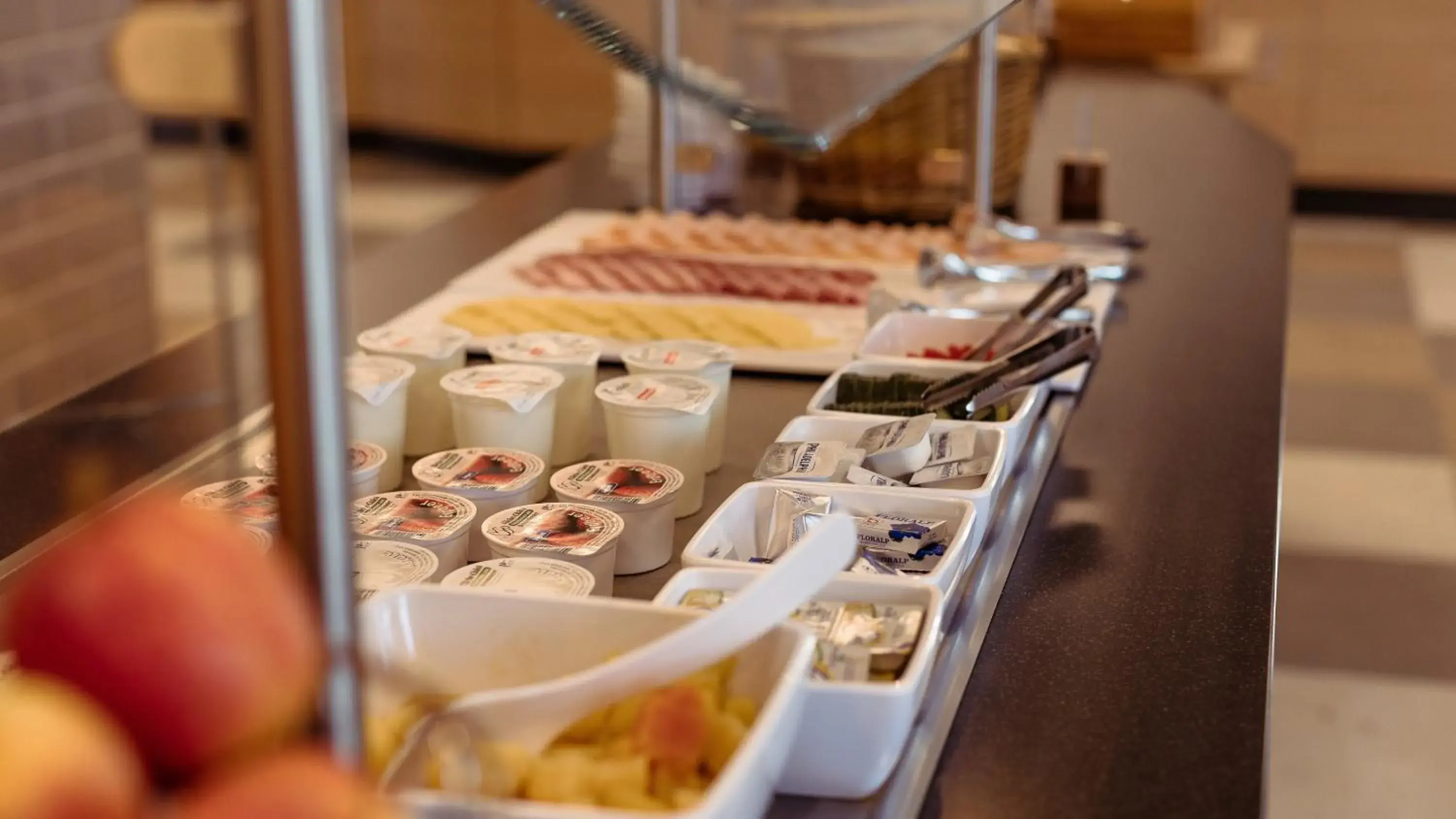 Restaurant/places to eat in Holiday Inn Express Luzern-Neuenkirch by IHG Restaurant/places to eat in Holiday Inn Express Luzern-Neuenkirch by IHG