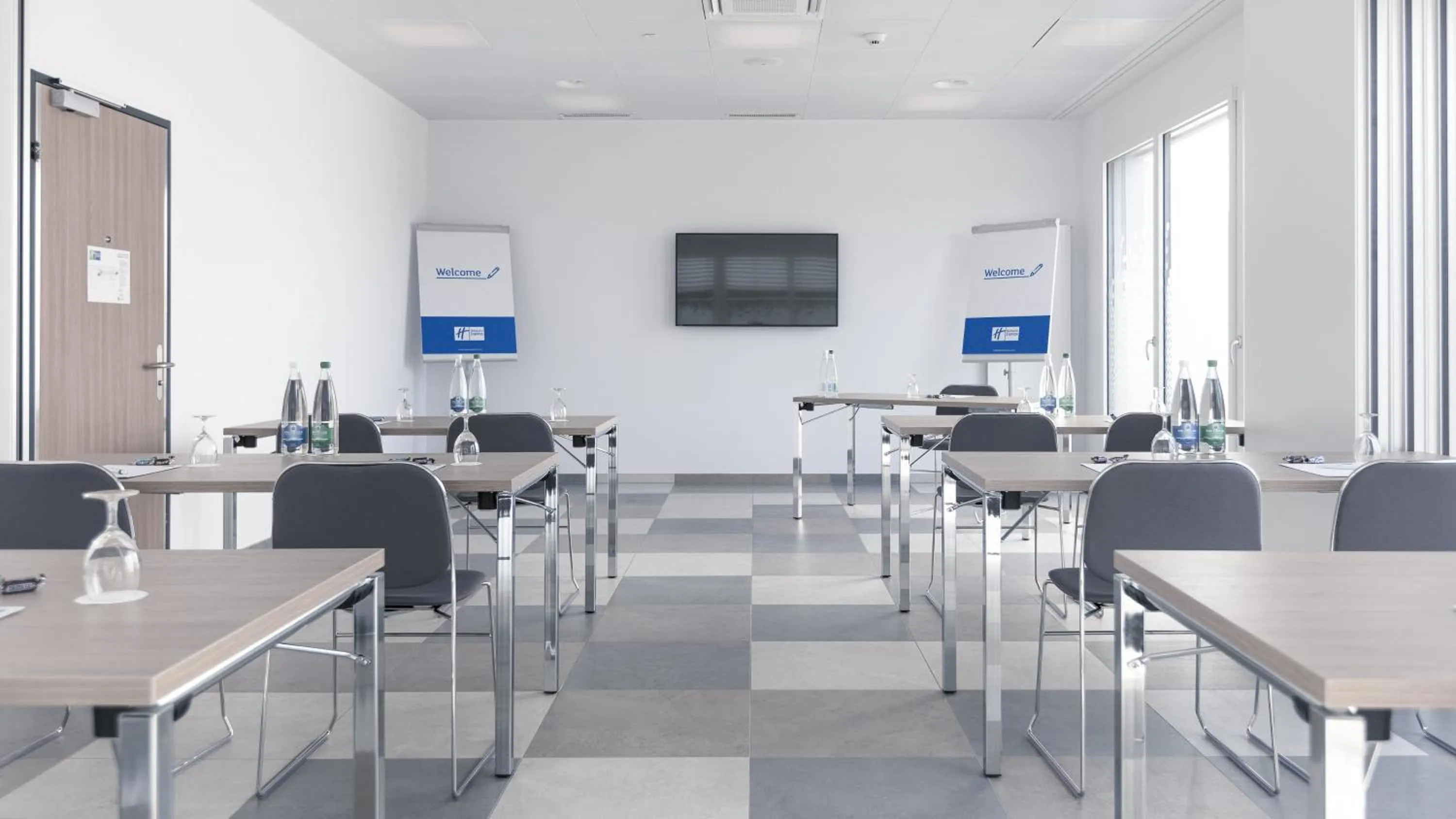 Meeting/conference room in Holiday Inn Express Luzern-Neuenkirch by IHG