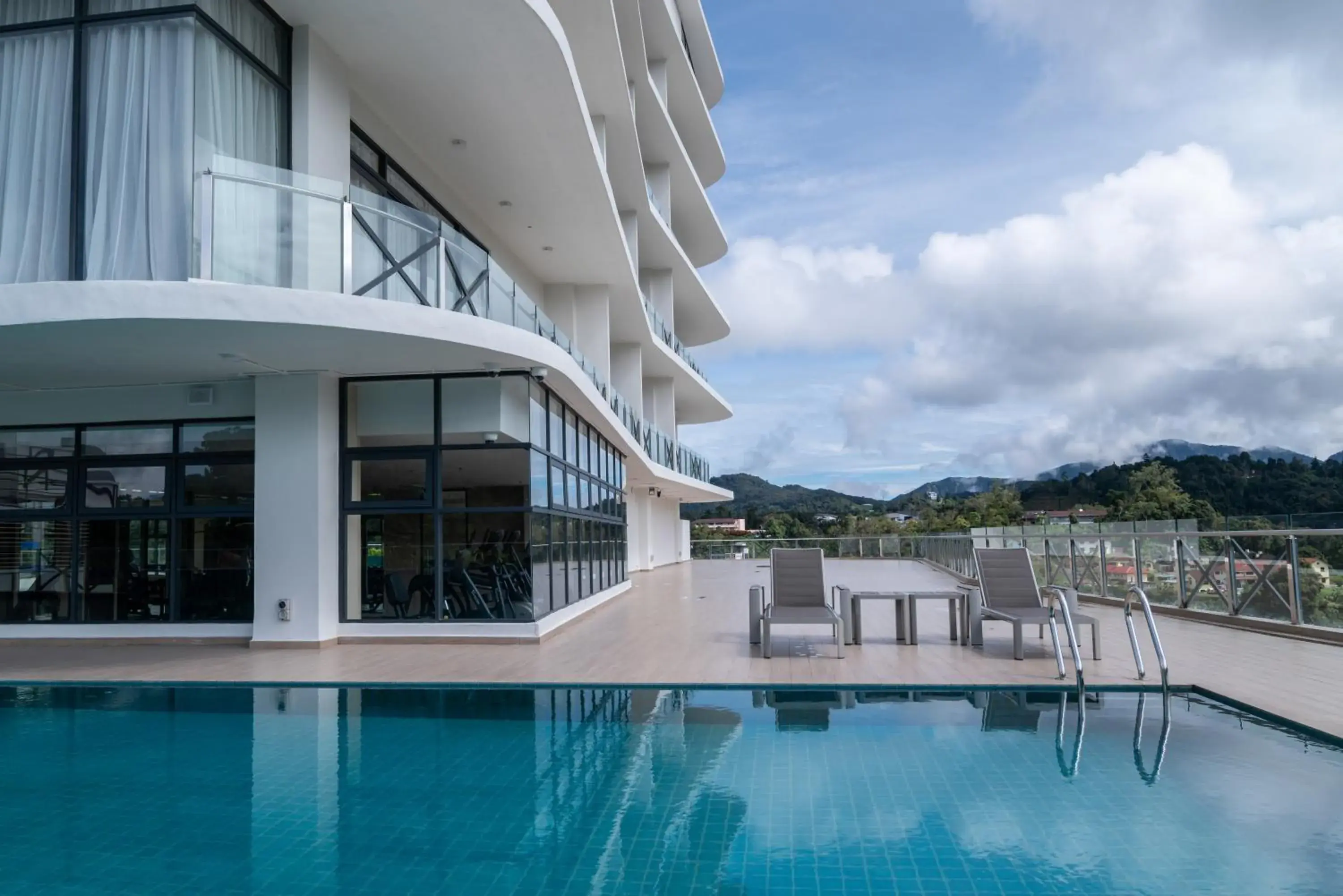 Swimming pool in Zenith Hotel Cameron Swimming pool in Zenith Hotel Cameron
