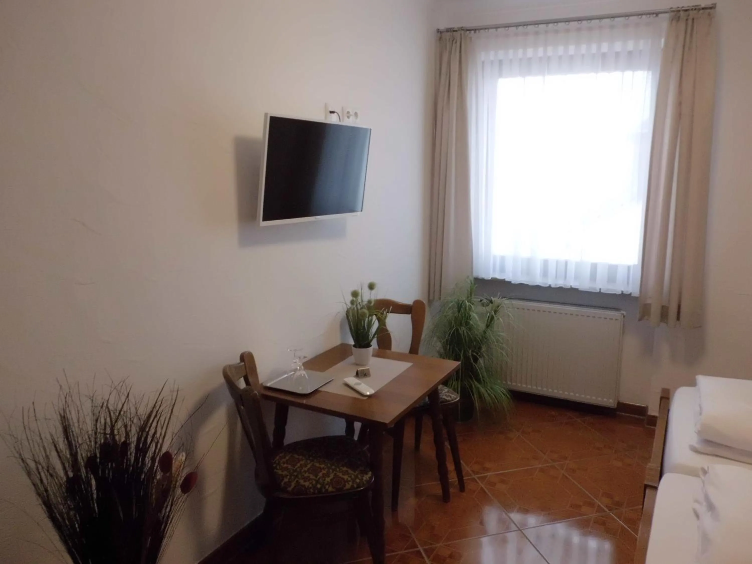 Photo of the whole room, Bed in Hotel Restaurant Zur Pfanne