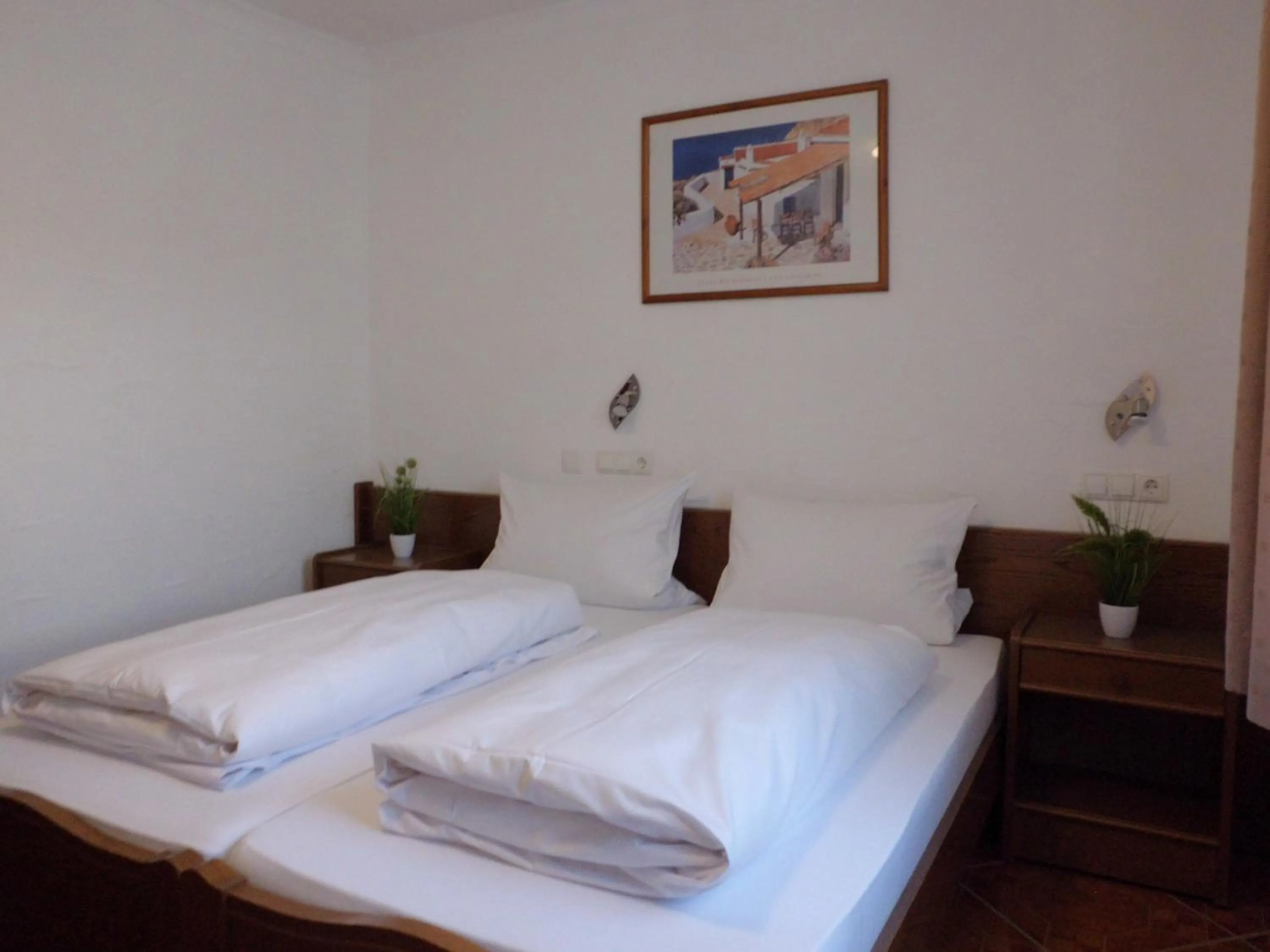 Photo of the whole room, Bed in Hotel Restaurant Zur Pfanne