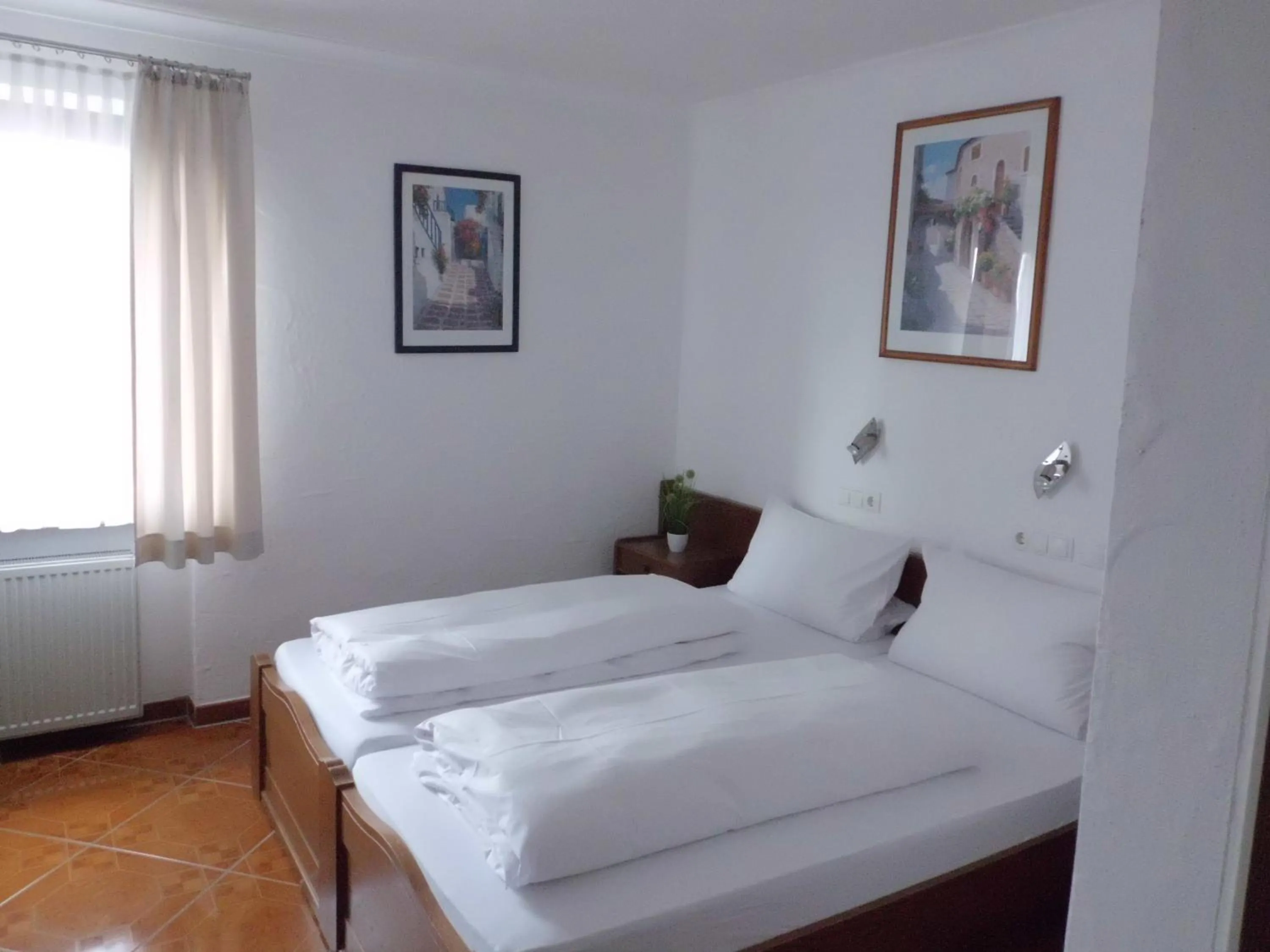 Photo of the whole room, Bed in Hotel Restaurant Zur Pfanne