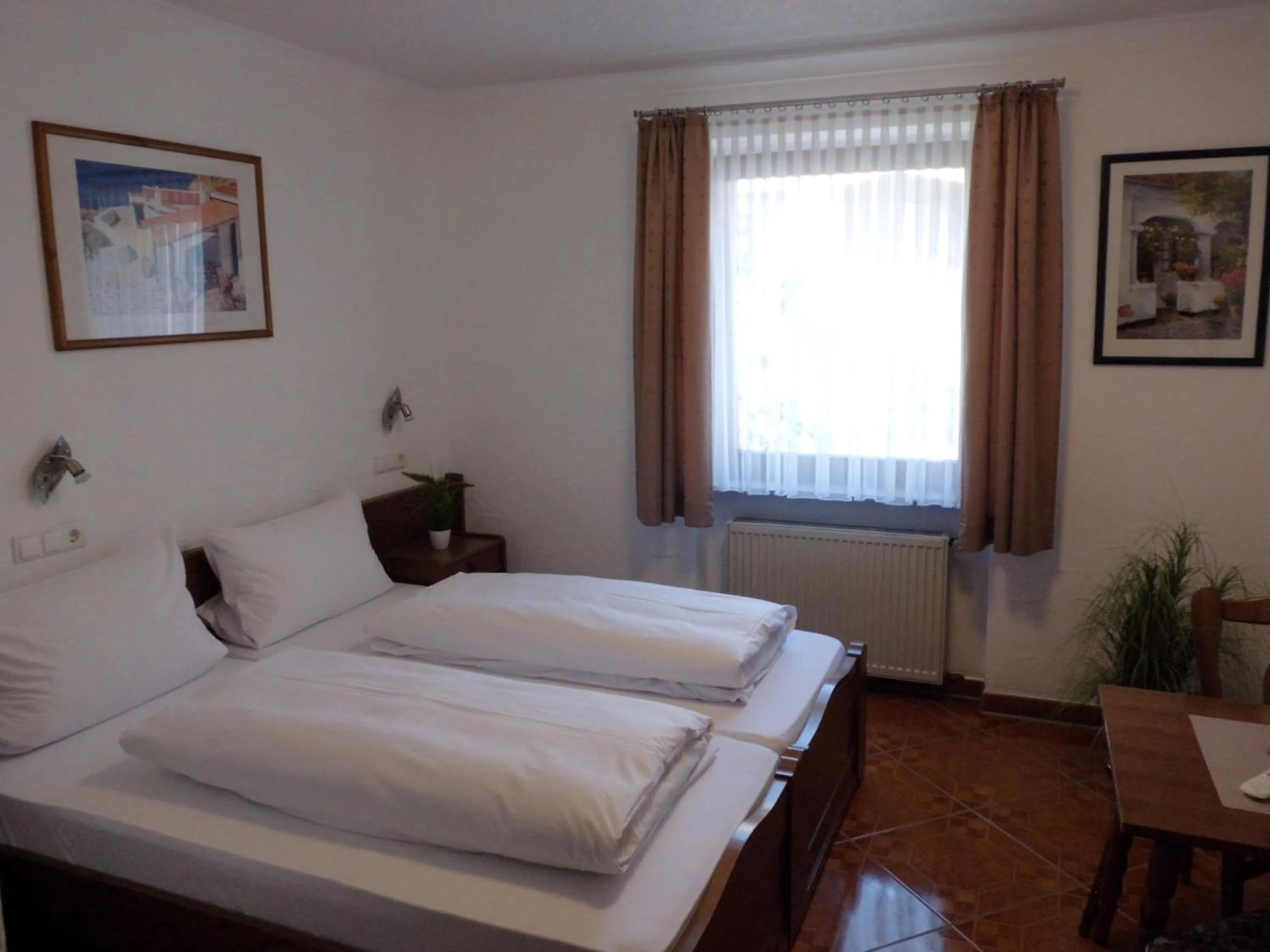 Photo of the whole room, Bed in Hotel Restaurant Zur Pfanne