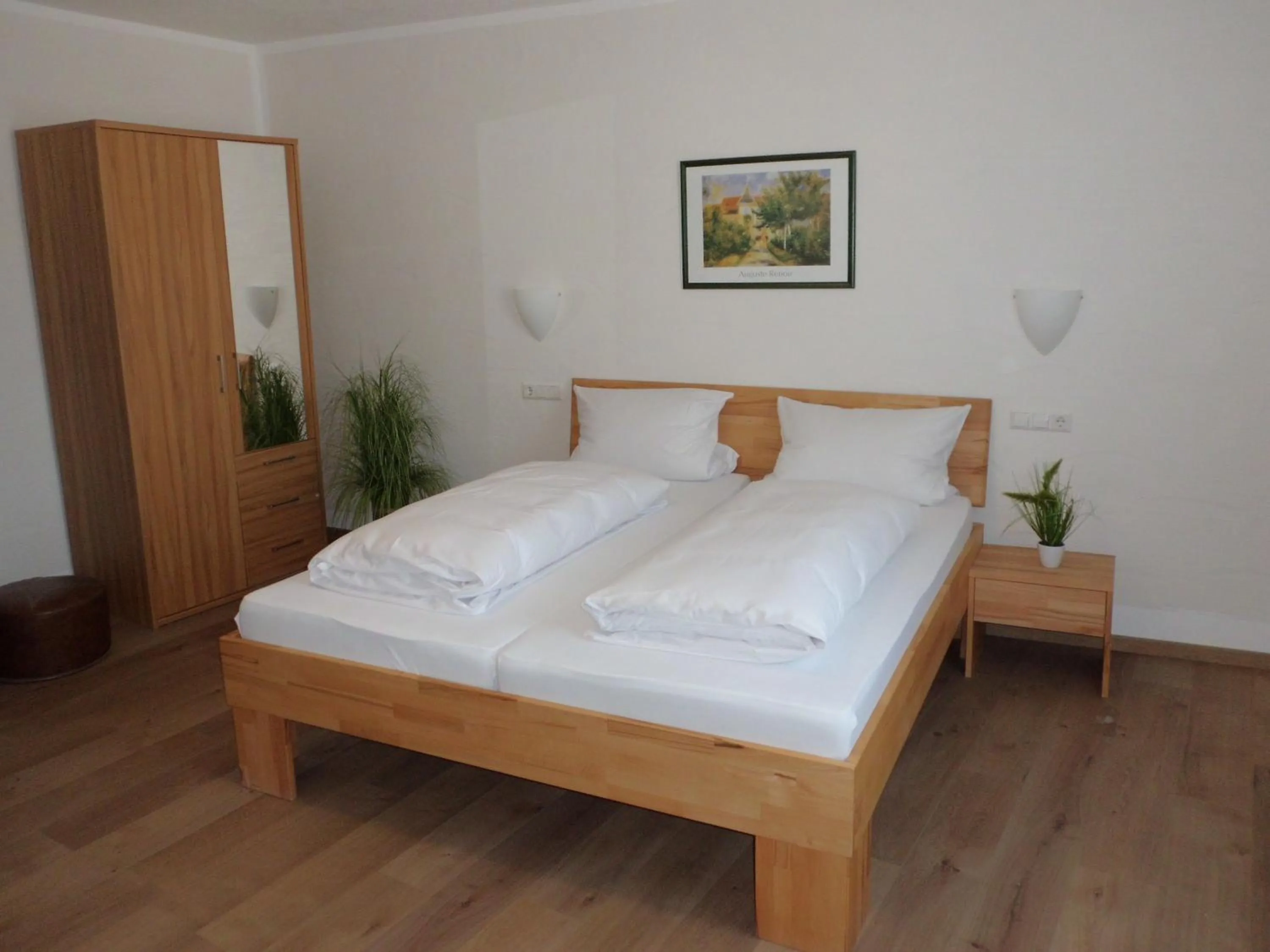 Photo of the whole room, Bed in Hotel Restaurant Zur Pfanne