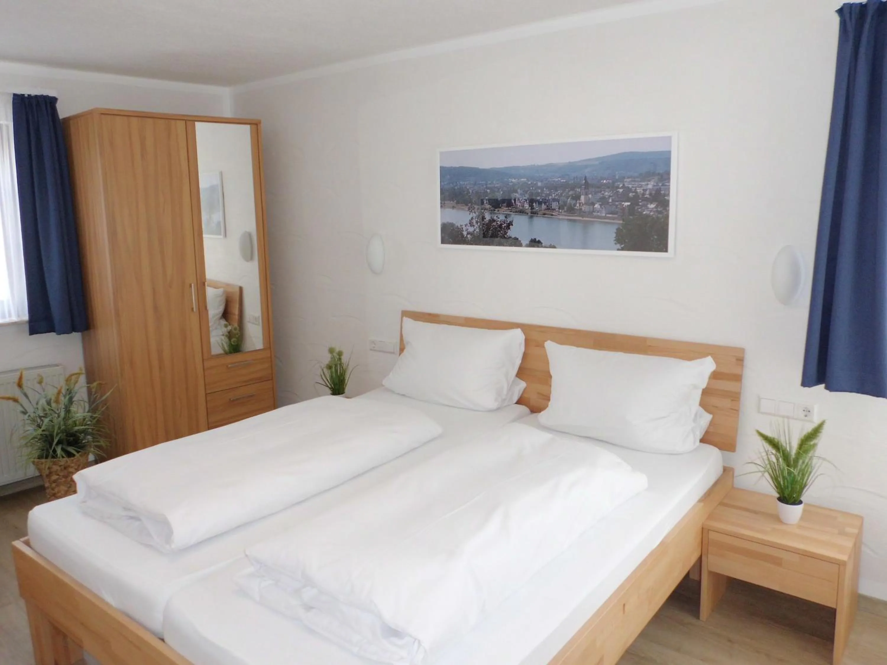 Photo of the whole room, Bed in Hotel Restaurant Zur Pfanne