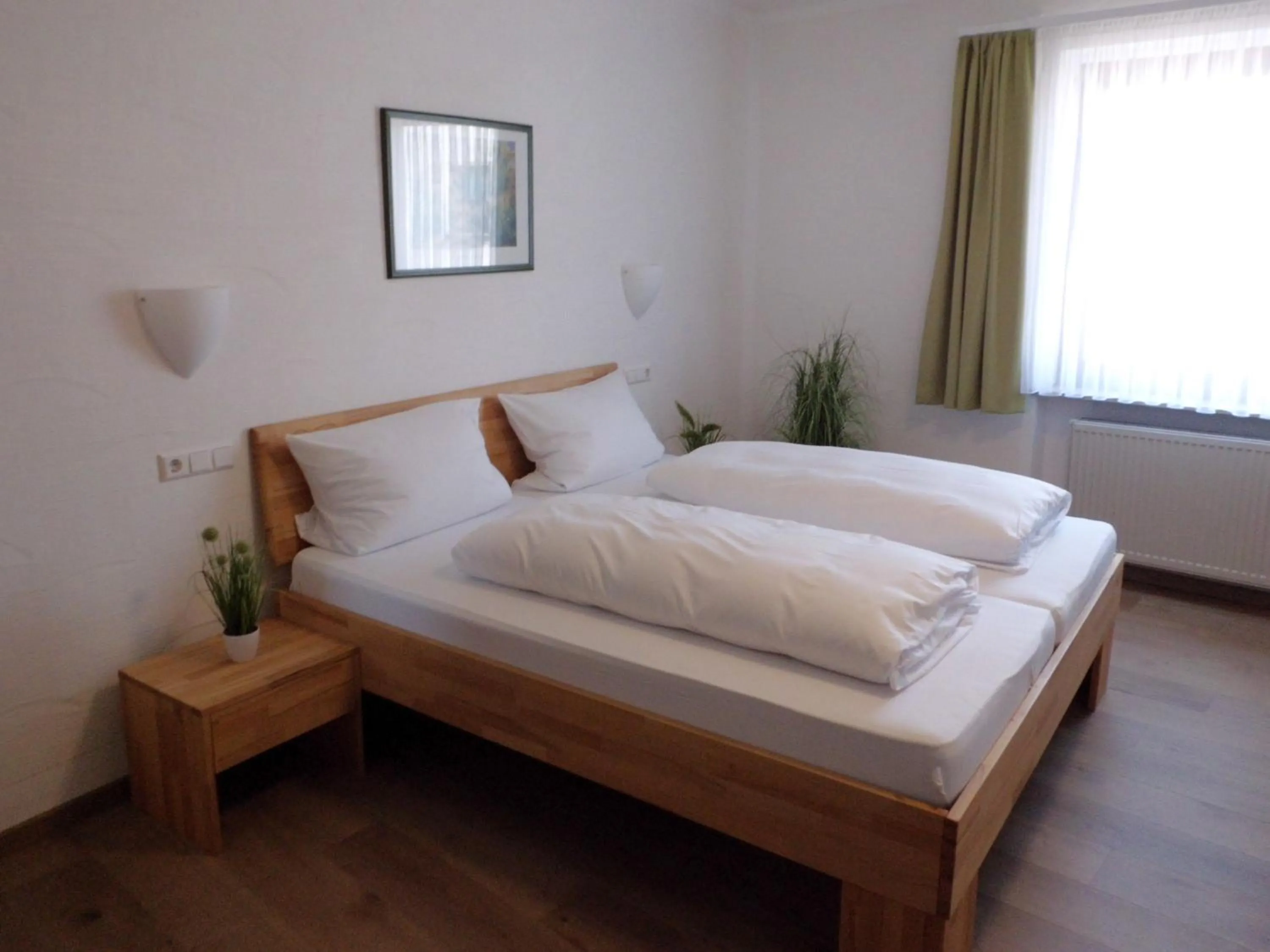 Bedroom, Bed in Hotel Restaurant Zur Pfanne
