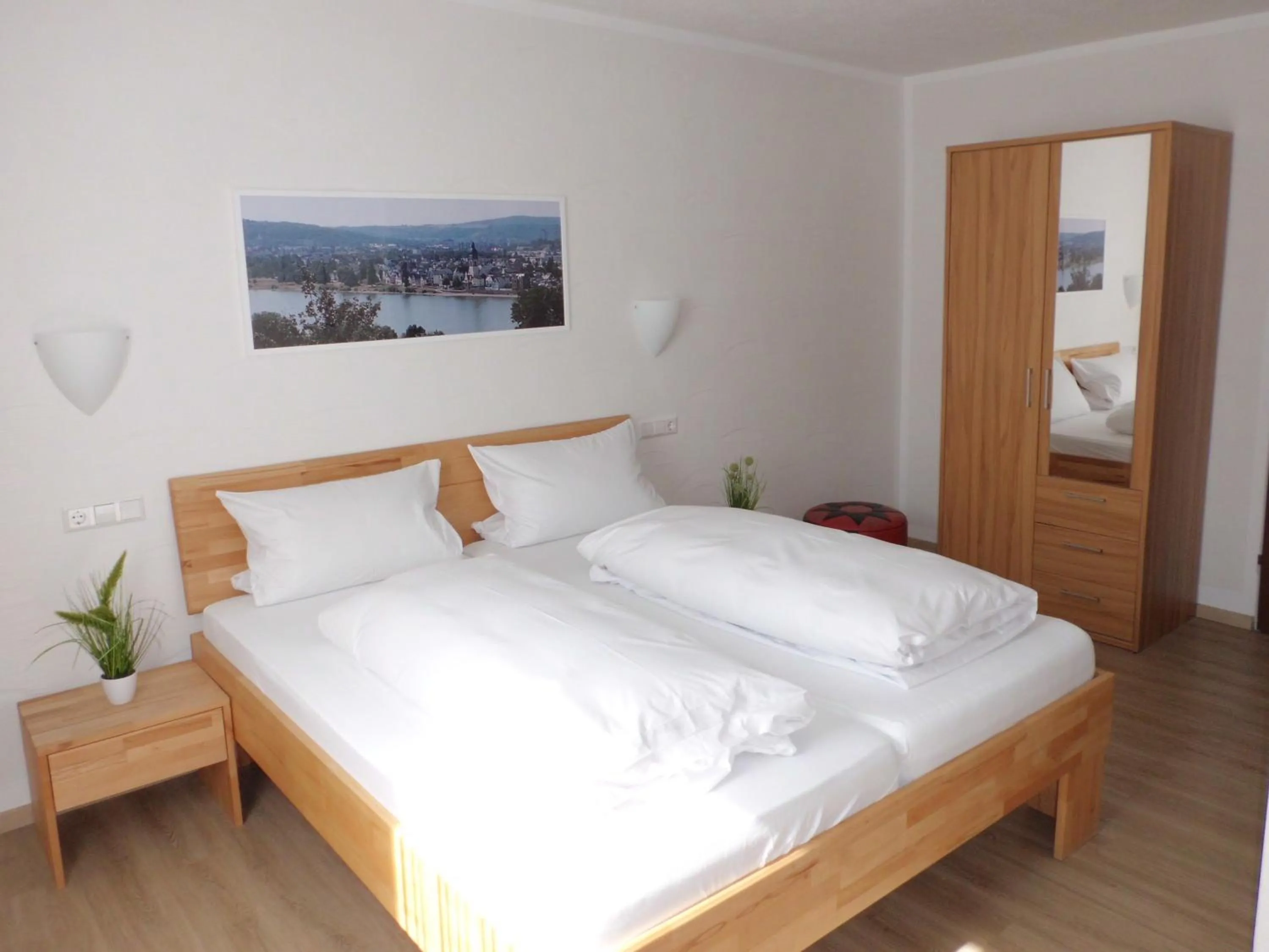 Photo of the whole room, Bed in Hotel Restaurant Zur Pfanne
