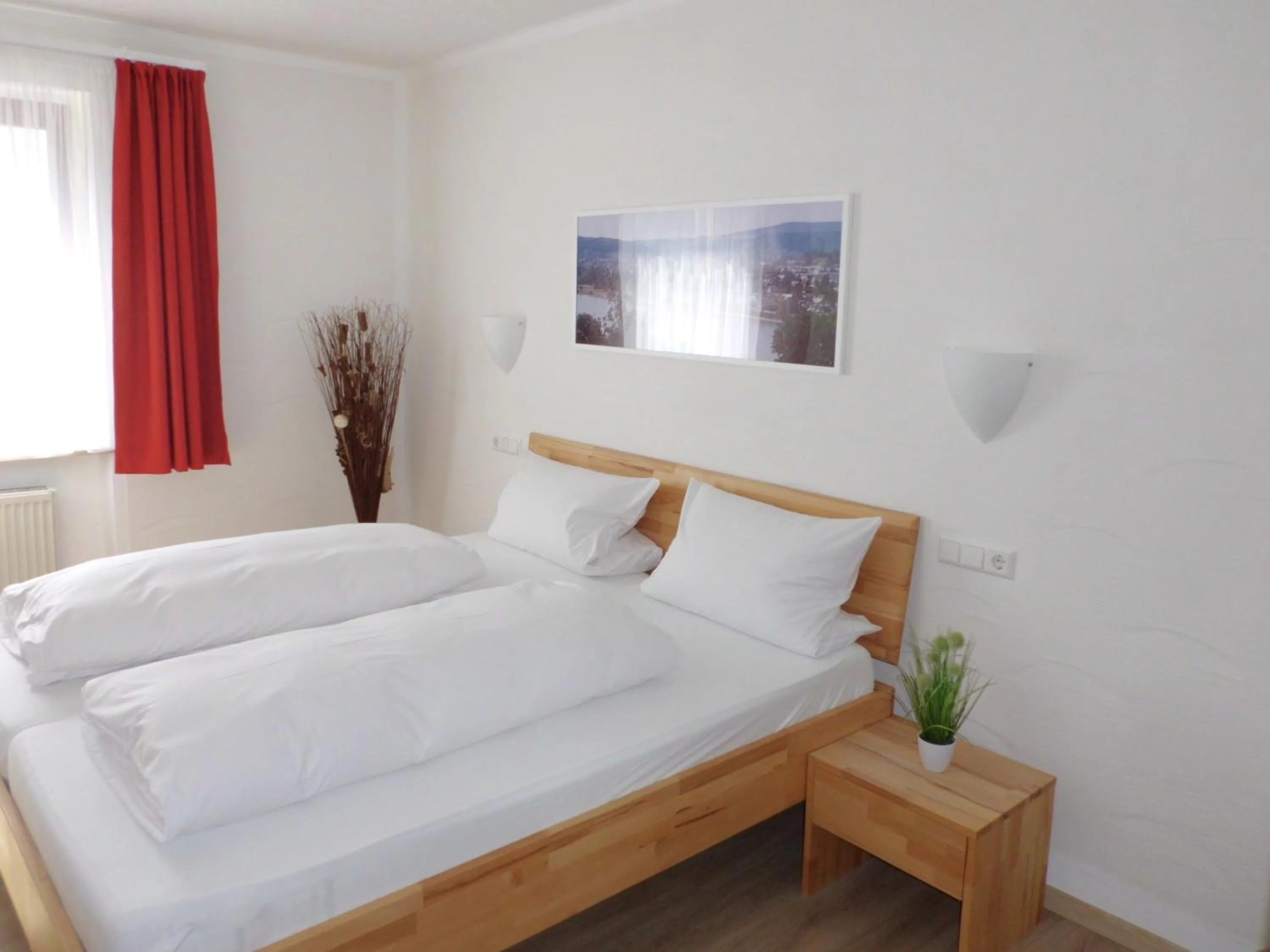 Photo of the whole room, Bed in Hotel Restaurant Zur Pfanne