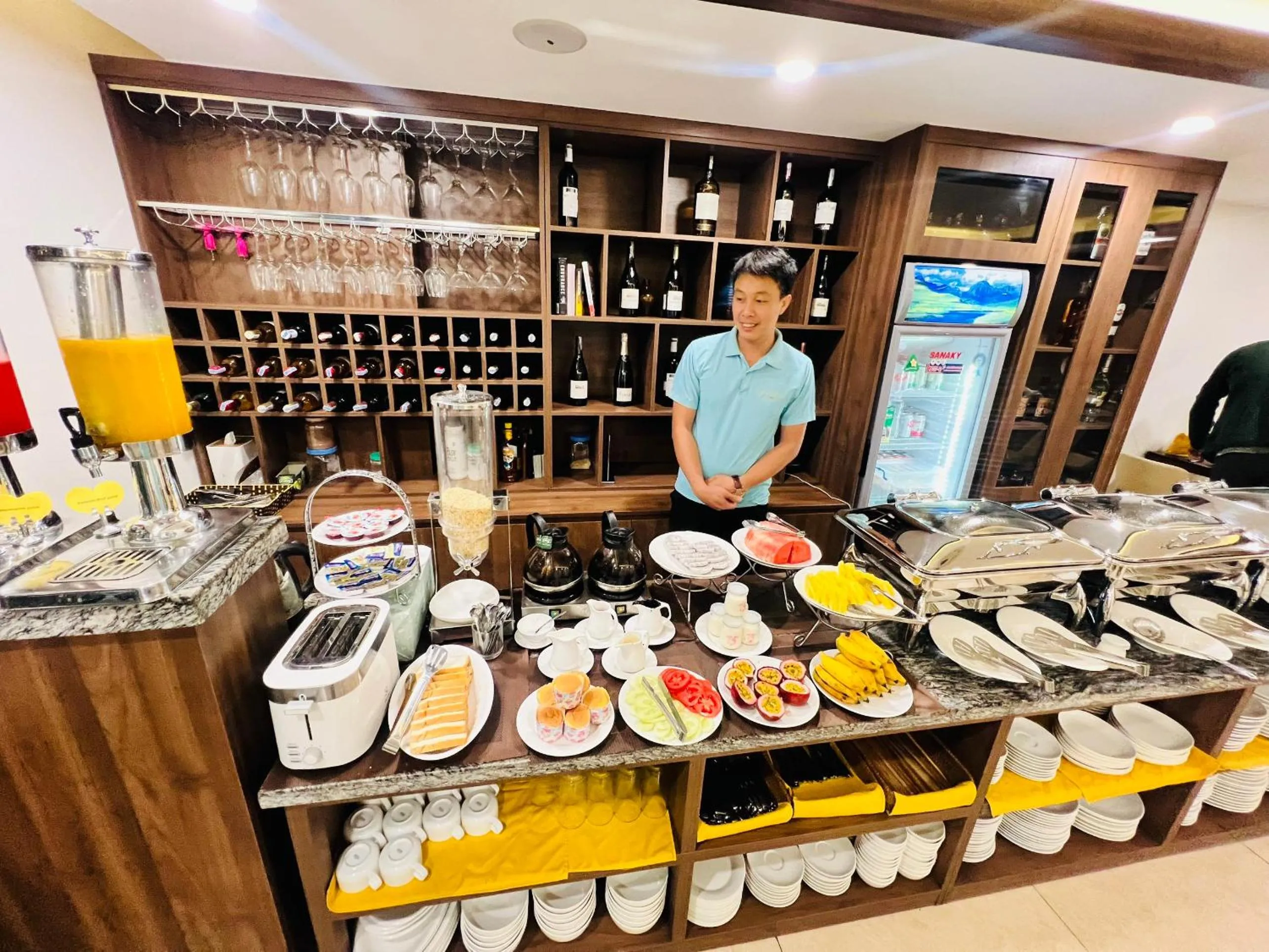 Restaurant/places to eat in Catba View Hotel