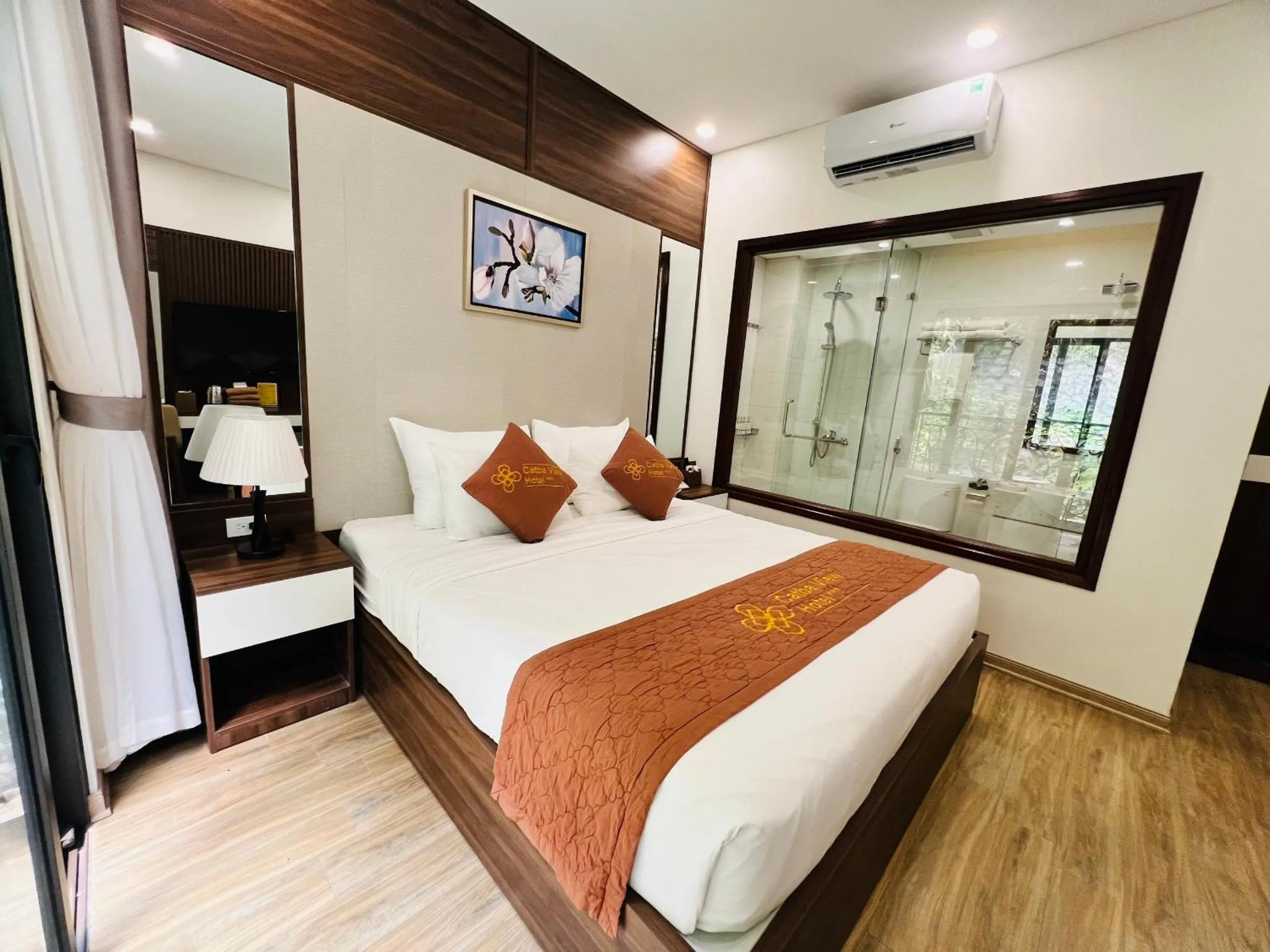 Photo of the whole room, Bed in Catba View Hotel