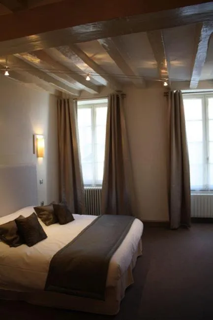 Photo of the whole room, Bed in O Prestige