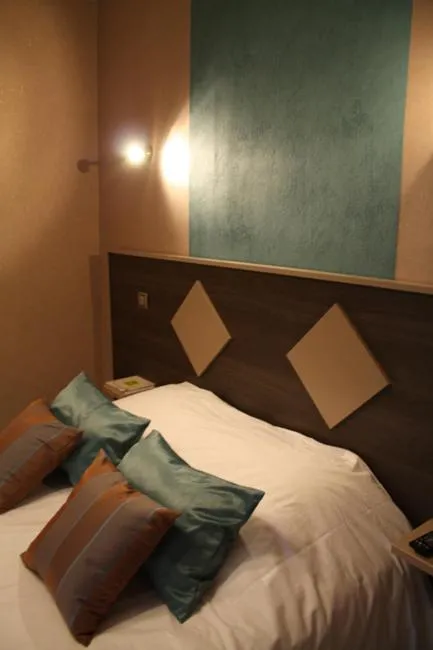 Photo of the whole room, Bed in O Prestige