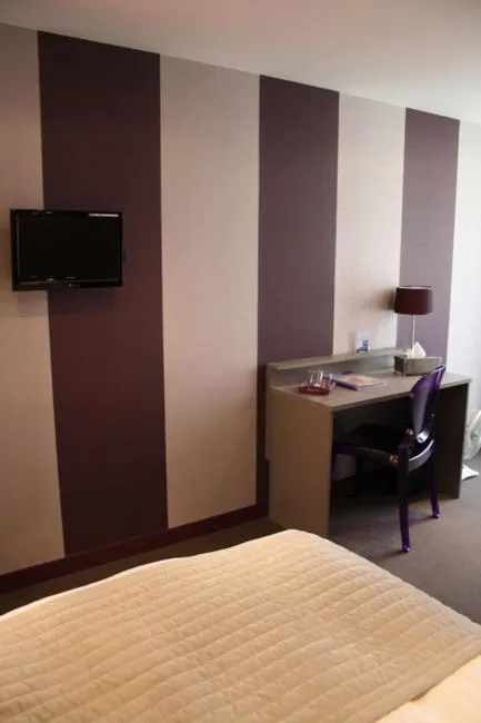 Decorative detail, Bed in O Prestige