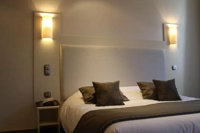 Photo of the whole room, Bed in O Prestige