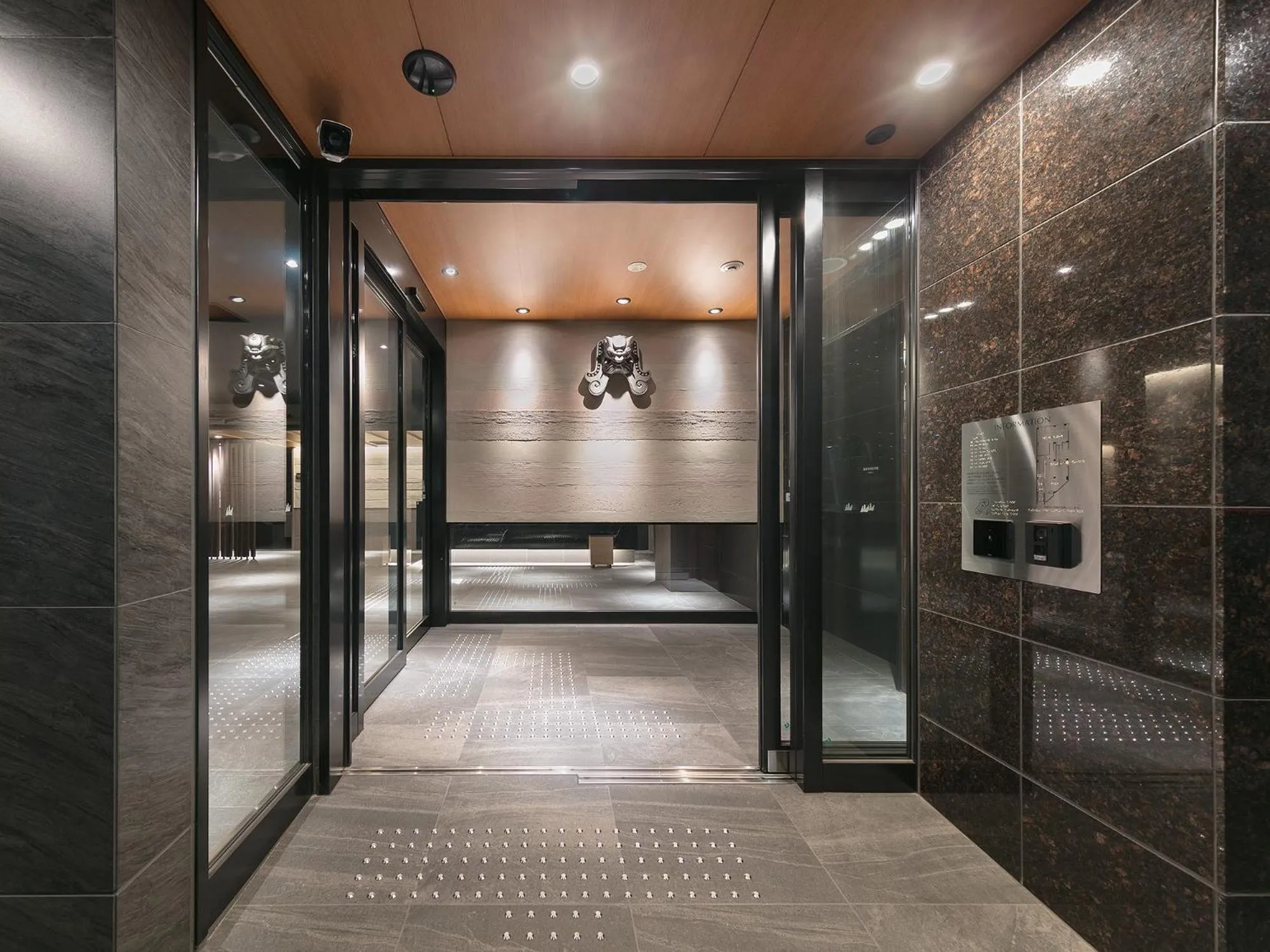 Facade/entrance in CHISUN STANDARD Kyoto Horikawa Gojo